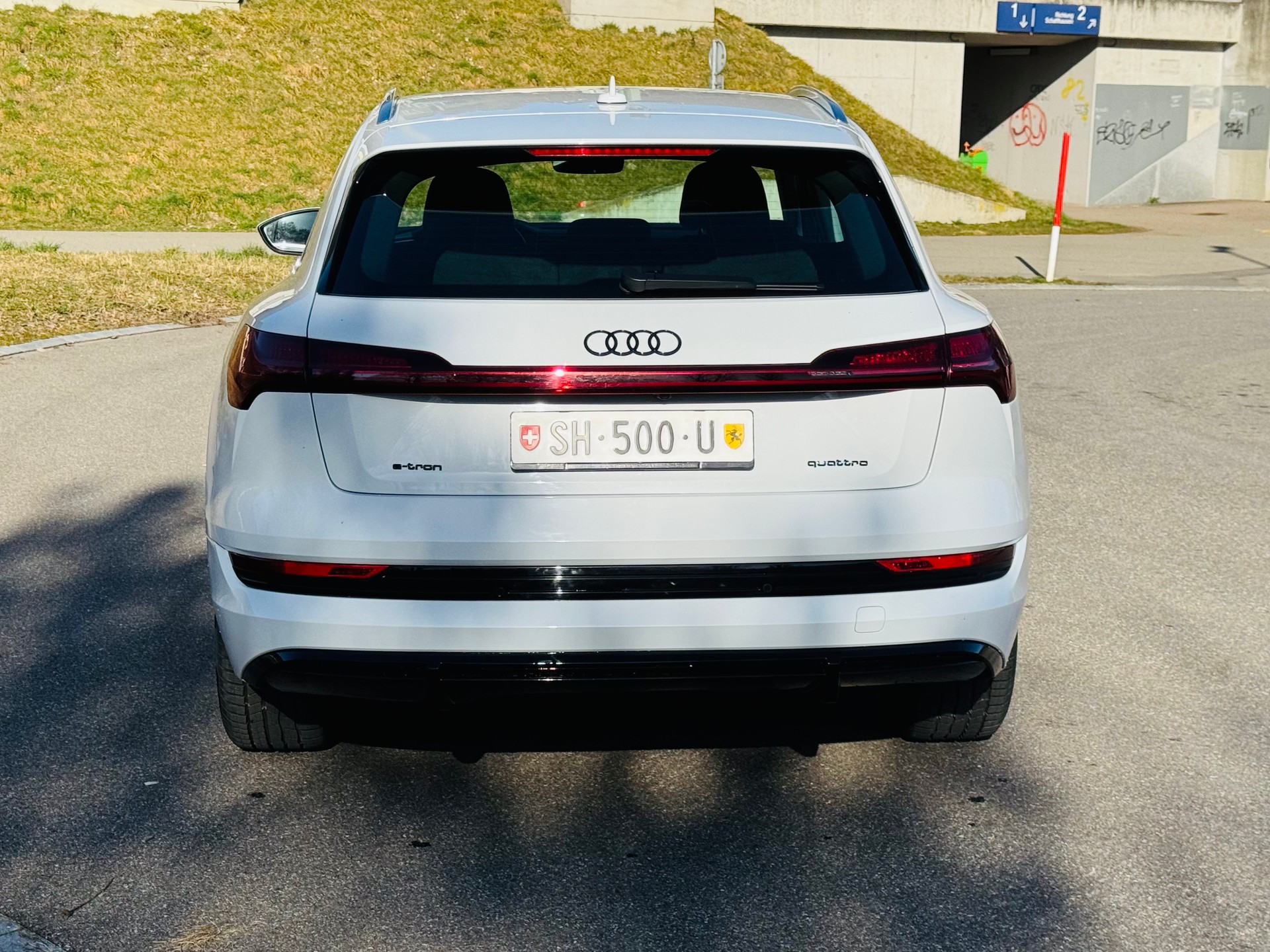 AUDI e-tron 50 S Line quattro-image-5