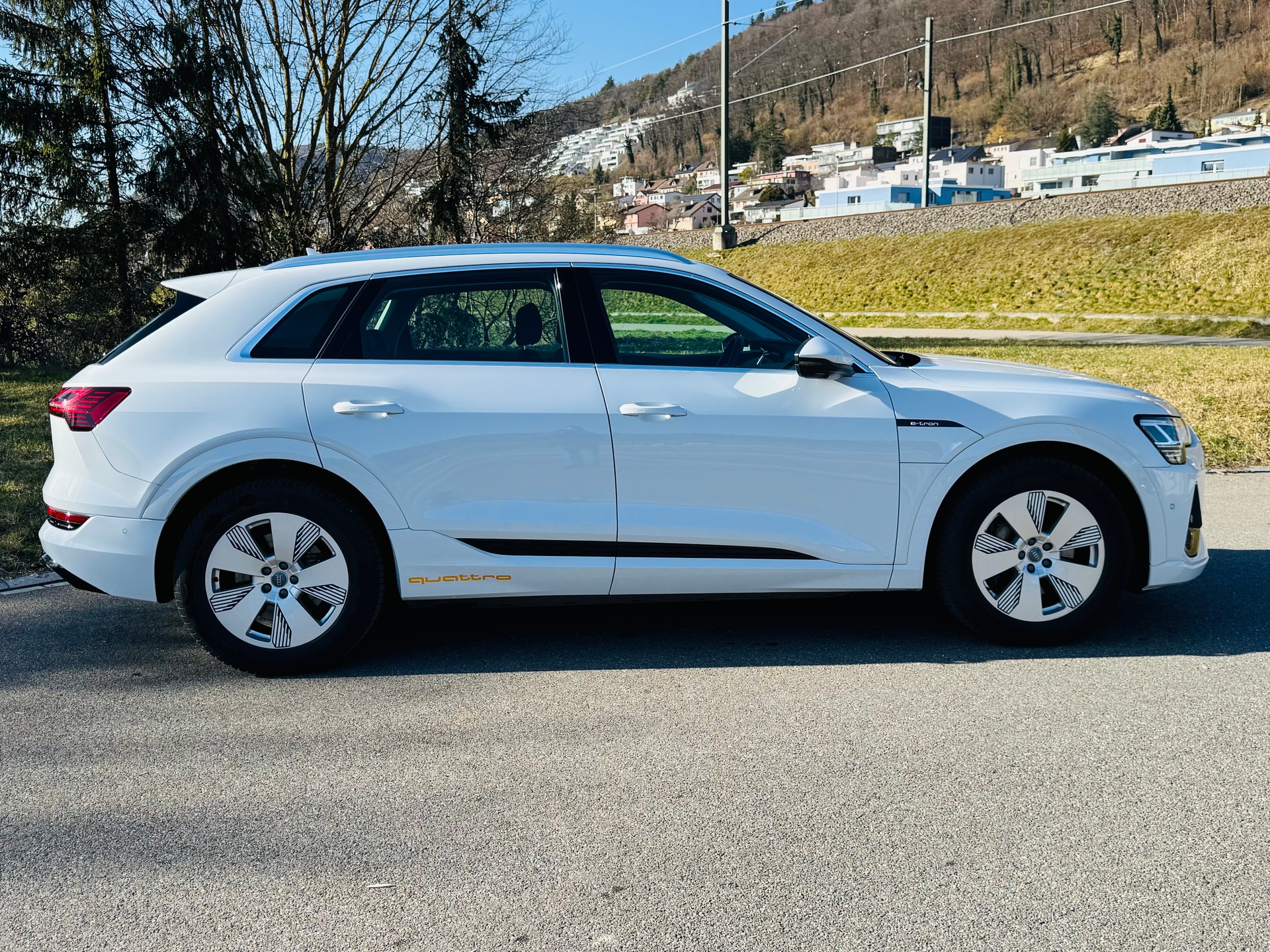 AUDI e-tron 50 S Line quattro-image-7