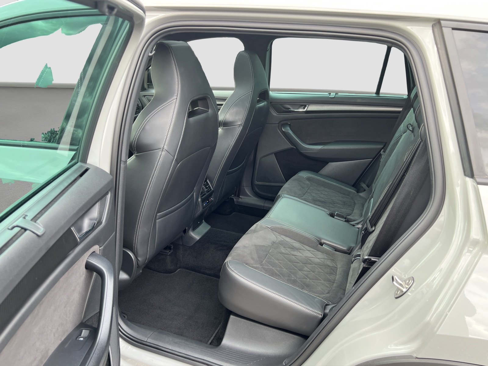 SKODA Kodiaq 2.0 TSI Sportline DSG * AHK 2.2T *-image-11