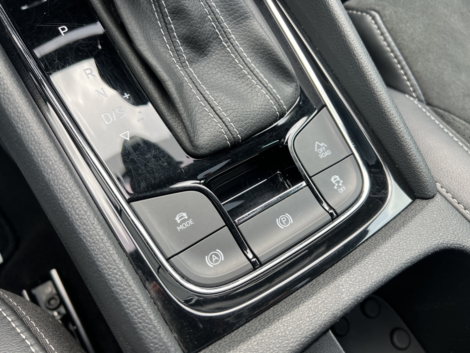 SKODA Kodiaq 2.0 TSI Sportline DSG * AHK 2.2T *-image-22