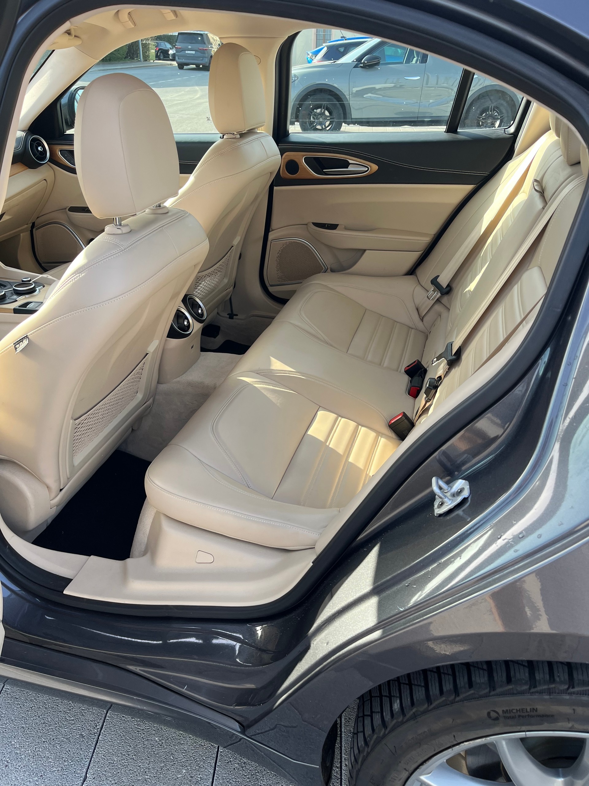 ALFA ROMEO Giulia 2.0 Veloce Q4 Automatic-image-3