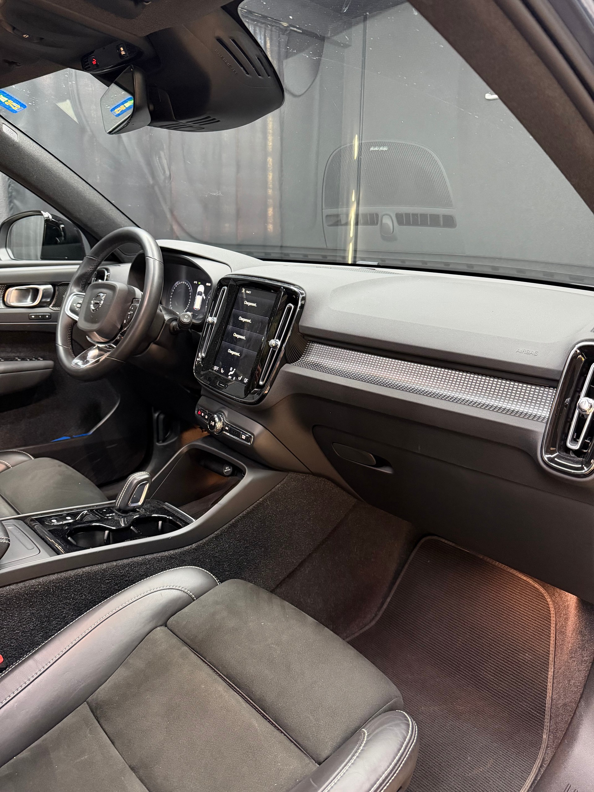 VOLVO XC40 B4 Benzin Mild Hybrid AWD Ultim. Dark DCT-image-8