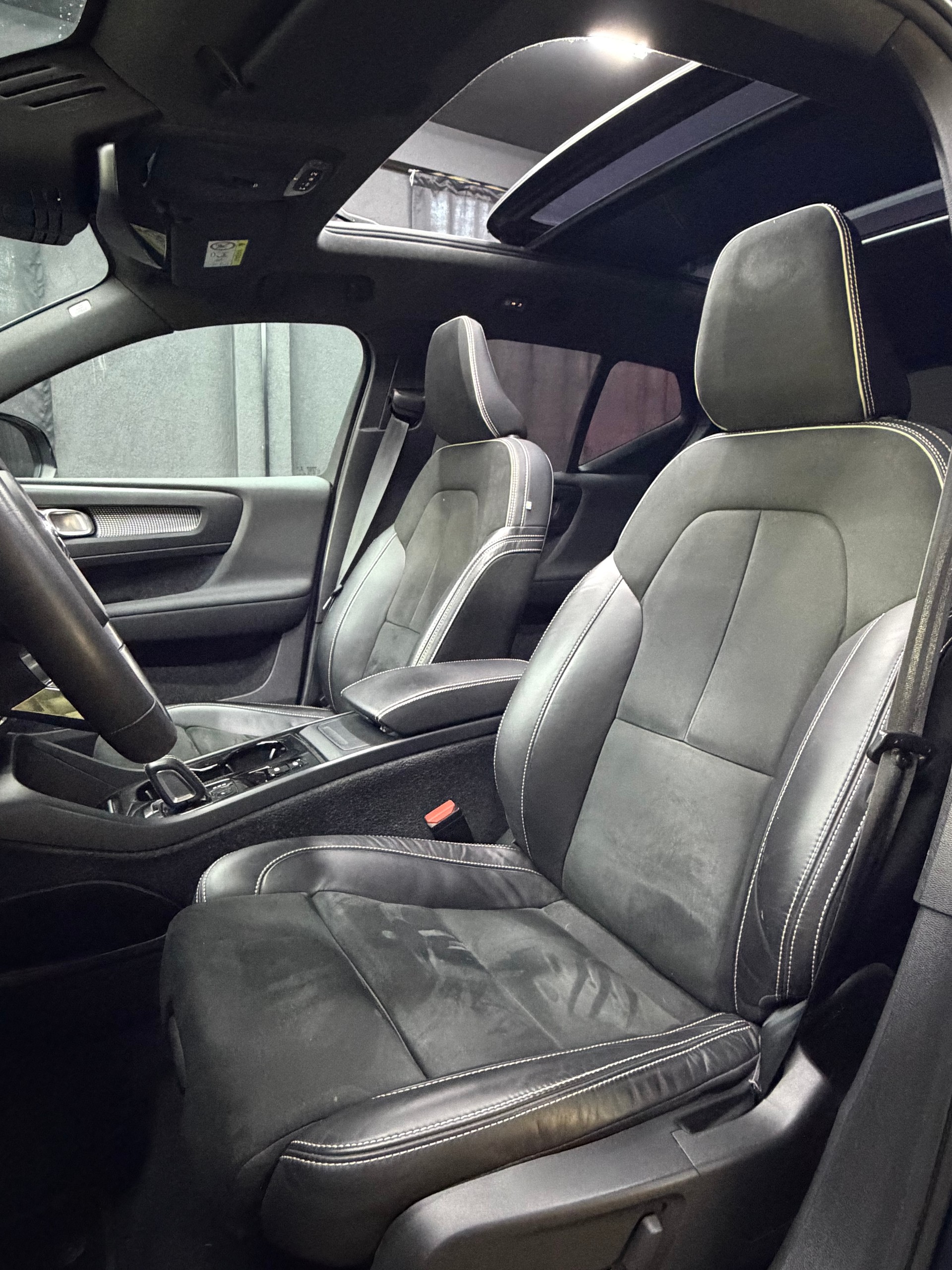 VOLVO XC40 B4 Benzin Mild Hybrid AWD Ultim. Dark DCT-image-7