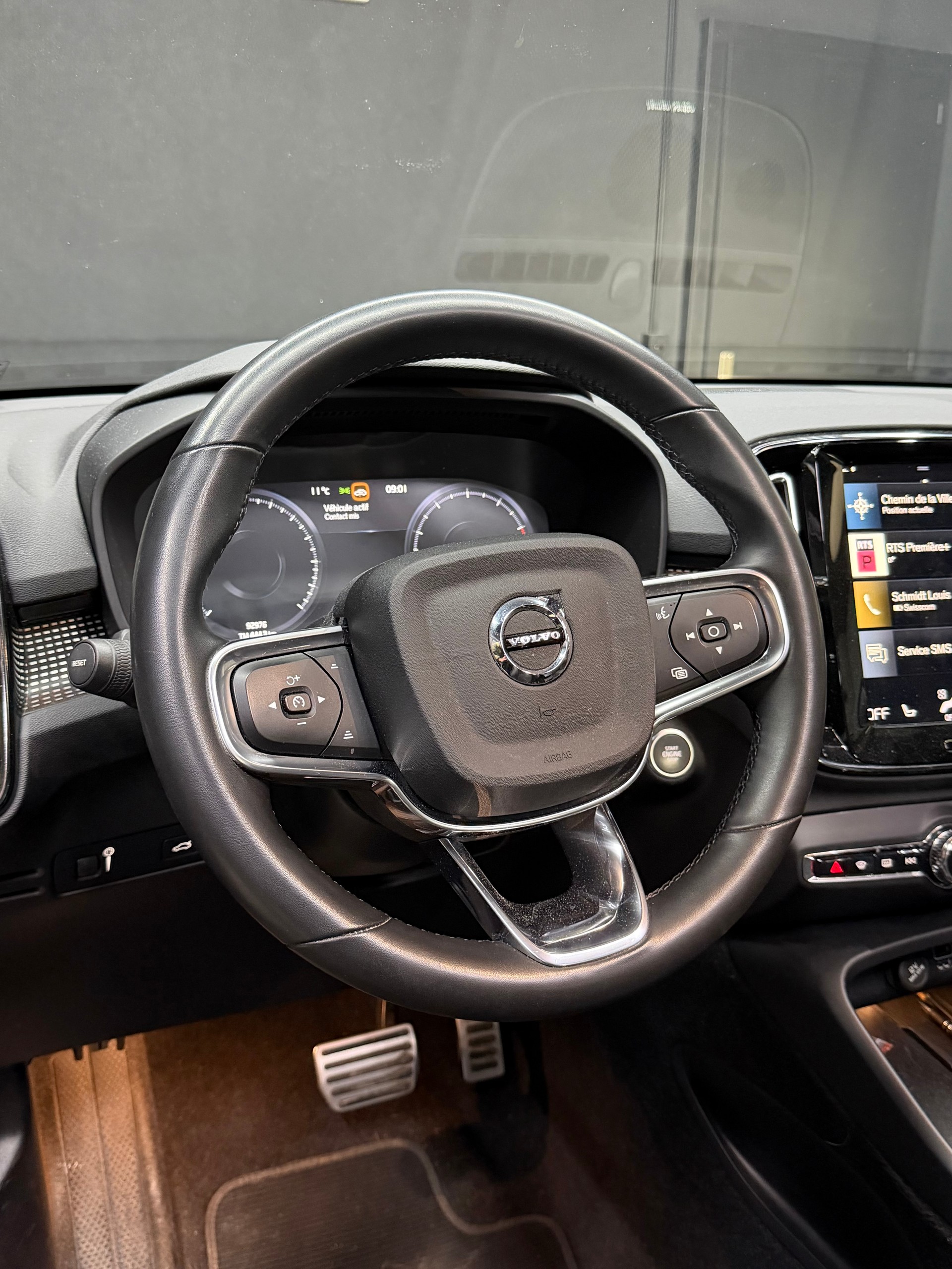 VOLVO XC40 B4 Benzin Mild Hybrid AWD Ultim. Dark DCT-image-6