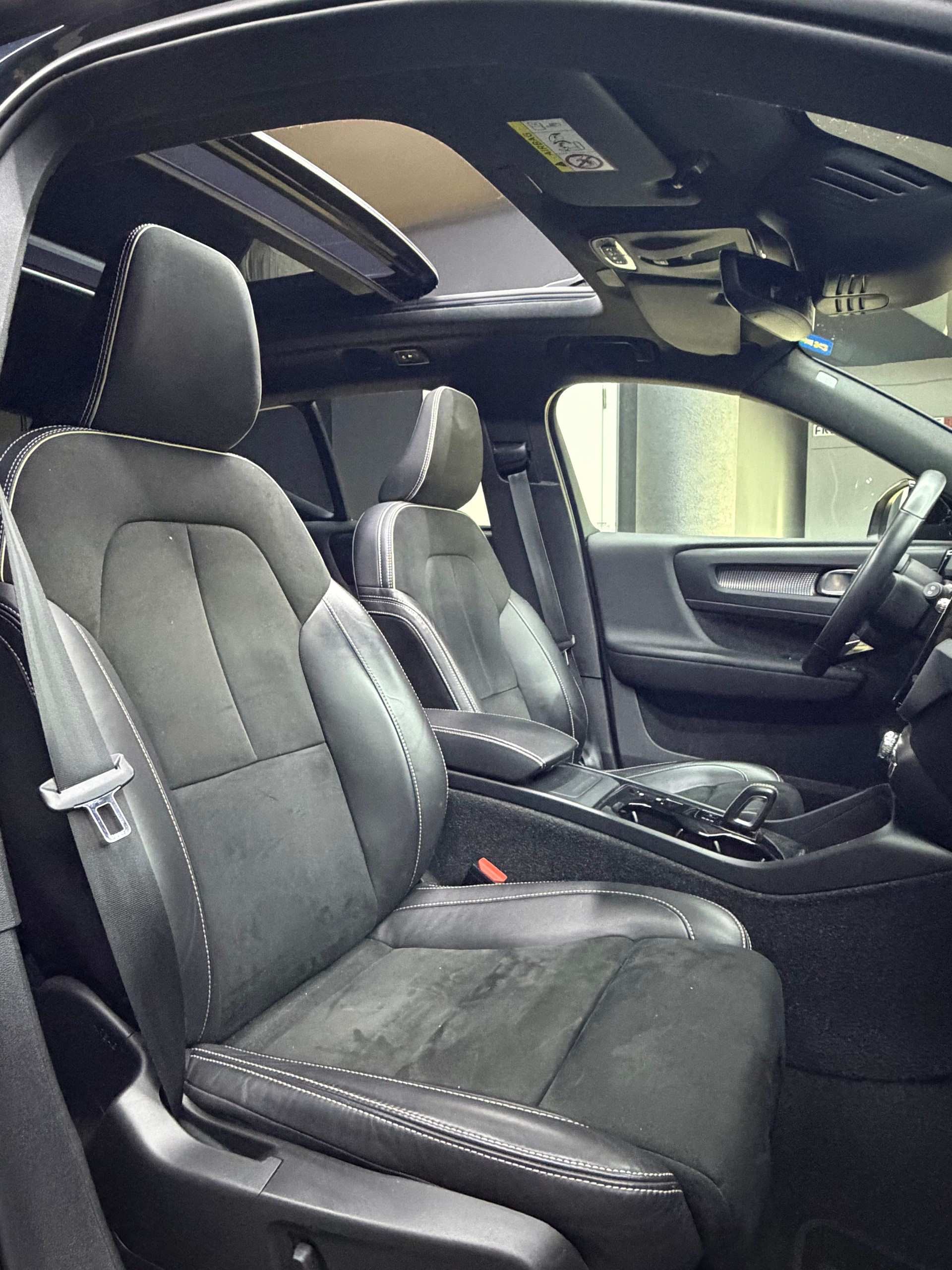 VOLVO XC40 B4 Benzin Mild Hybrid AWD Ultim. Dark DCT-image-9