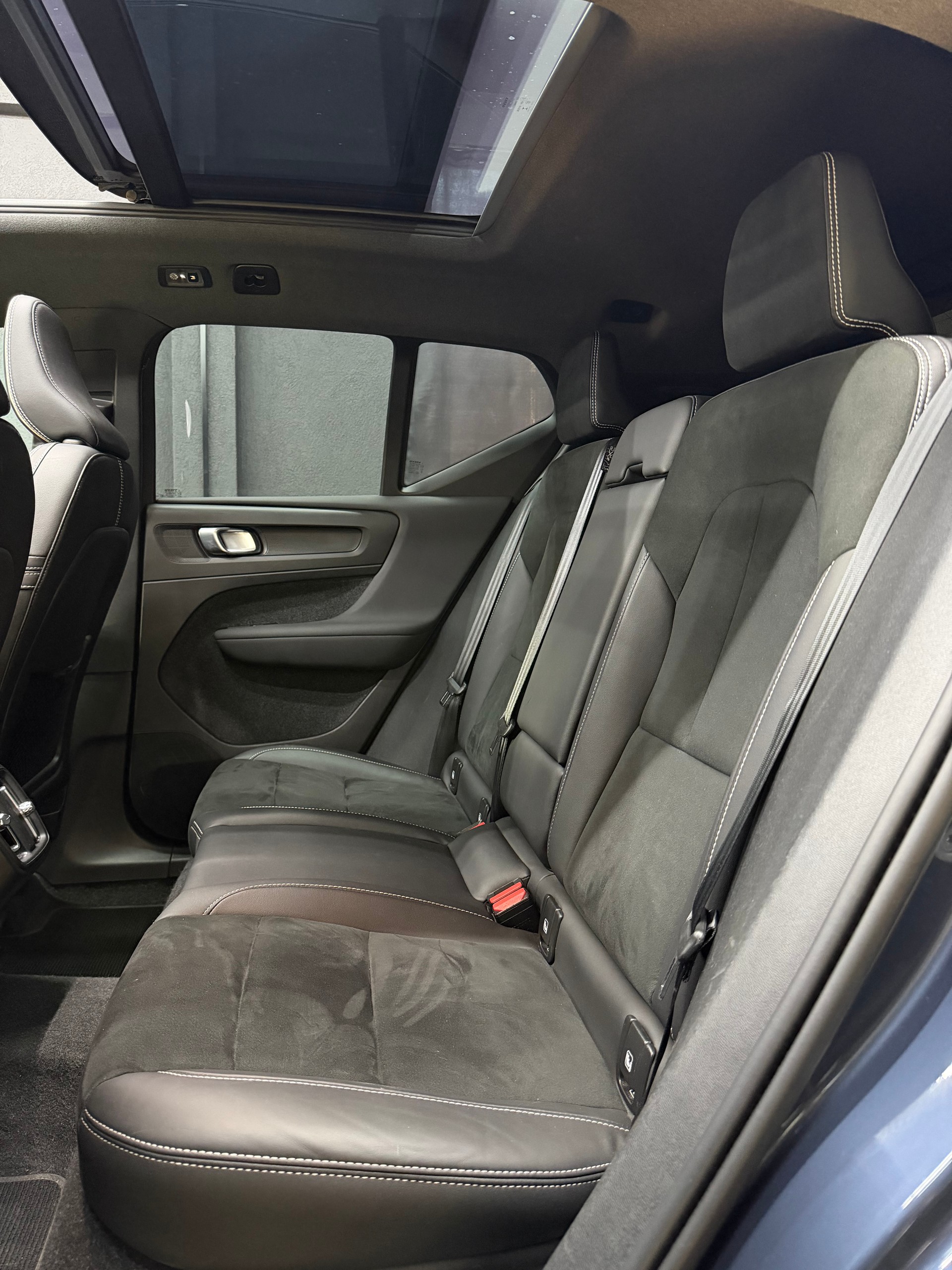 VOLVO XC40 B4 Benzin Mild Hybrid AWD Ultim. Dark DCT-image-10