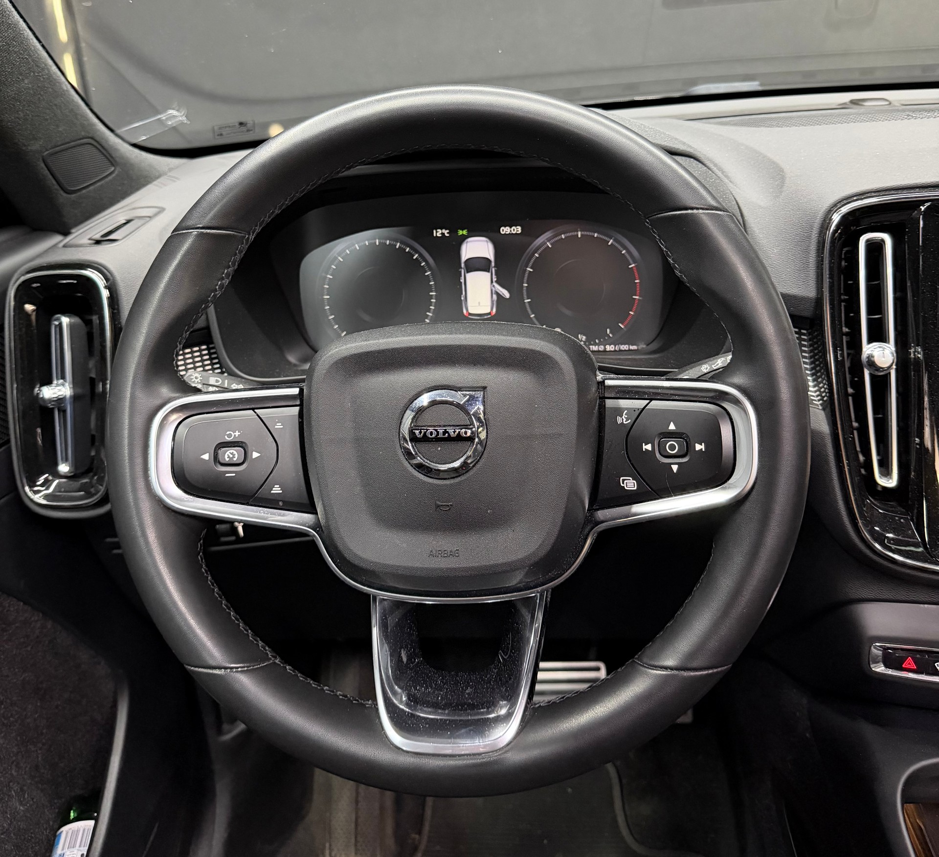 VOLVO XC40 B4 Benzin Mild Hybrid AWD Ultim. Dark DCT-image-13