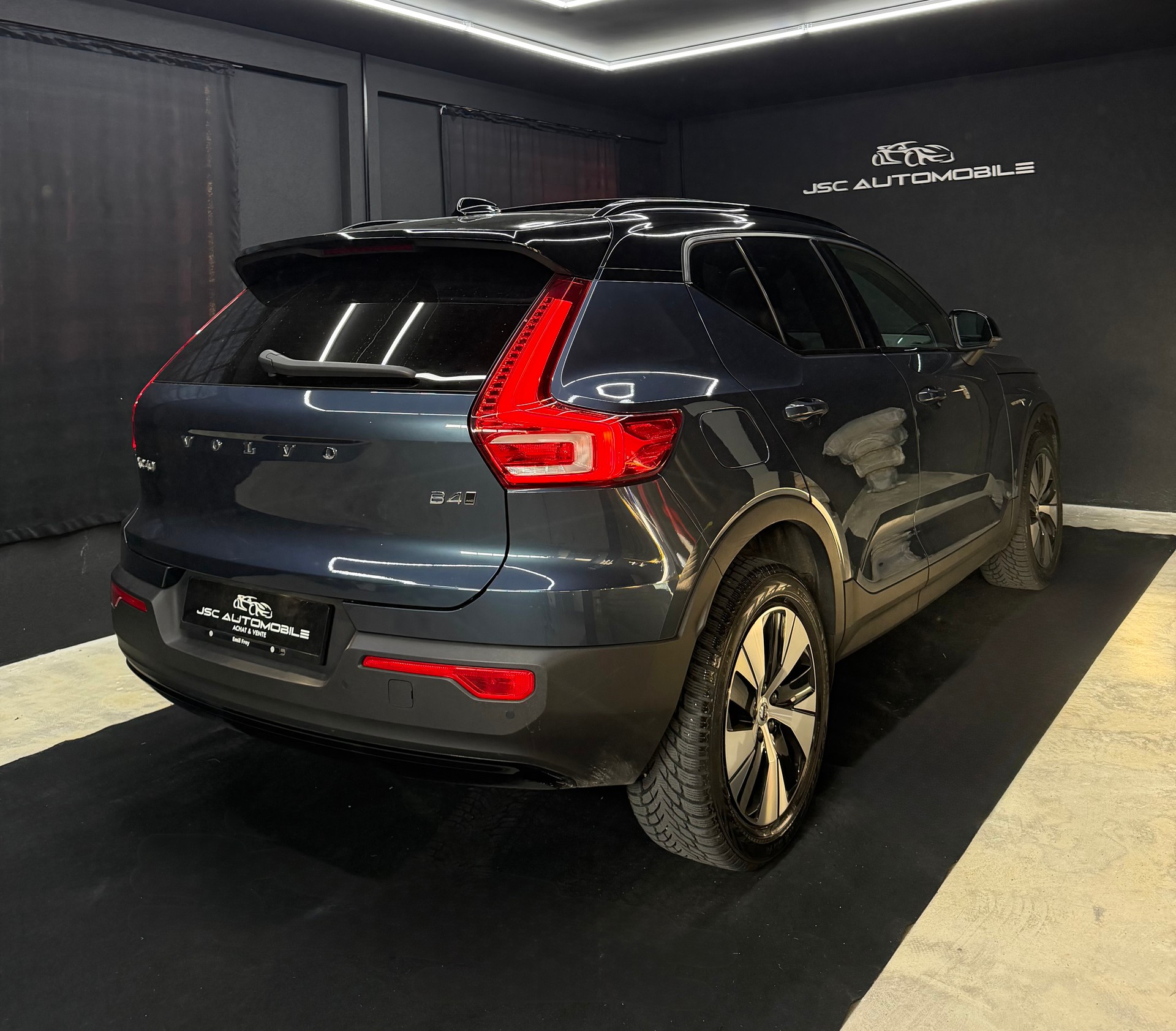 VOLVO XC40 B4 Benzin Mild Hybrid AWD Ultim. Dark DCT-showroom-element-2
