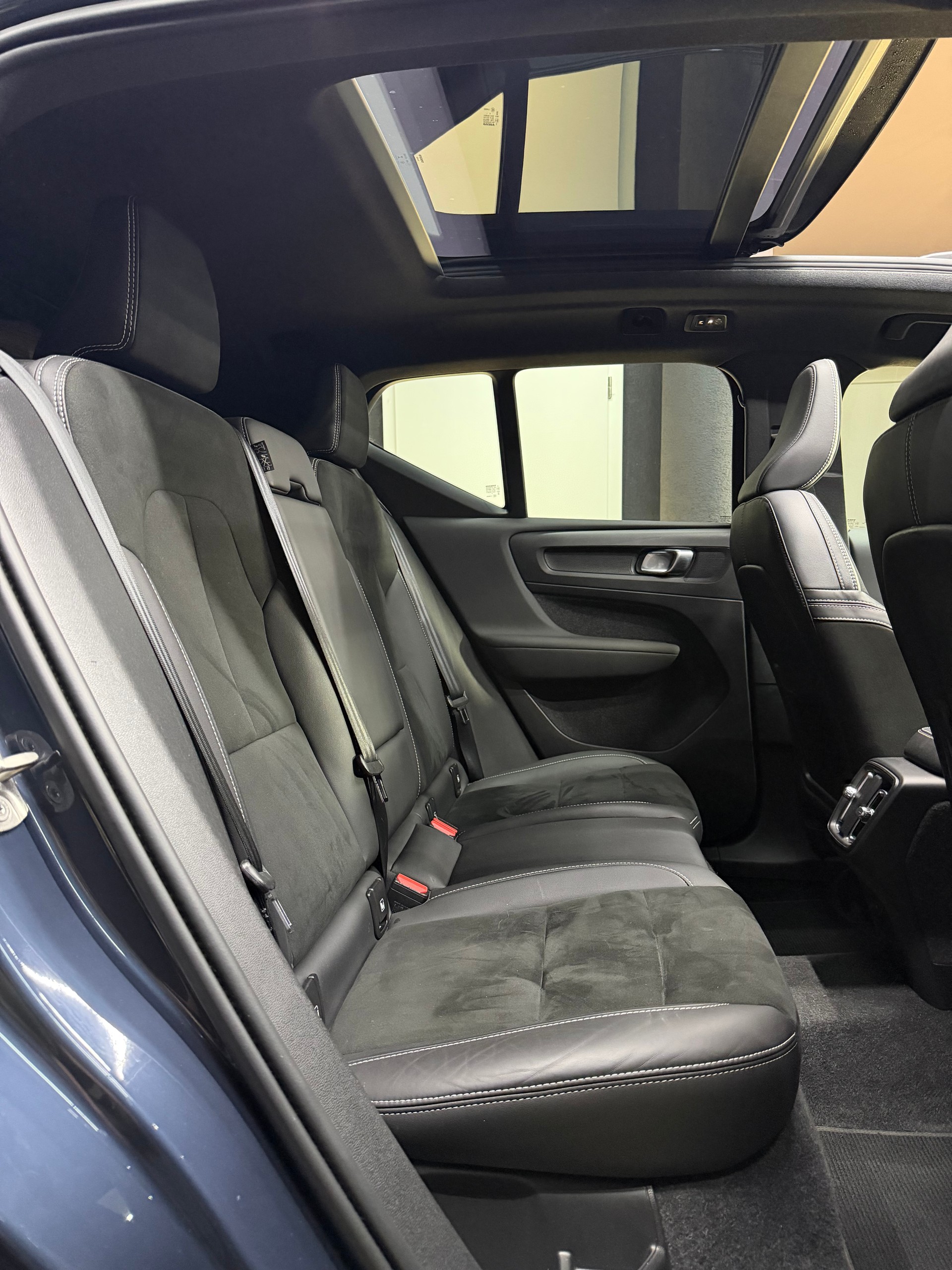 VOLVO XC40 B4 Benzin Mild Hybrid AWD Ultim. Dark DCT-image-11