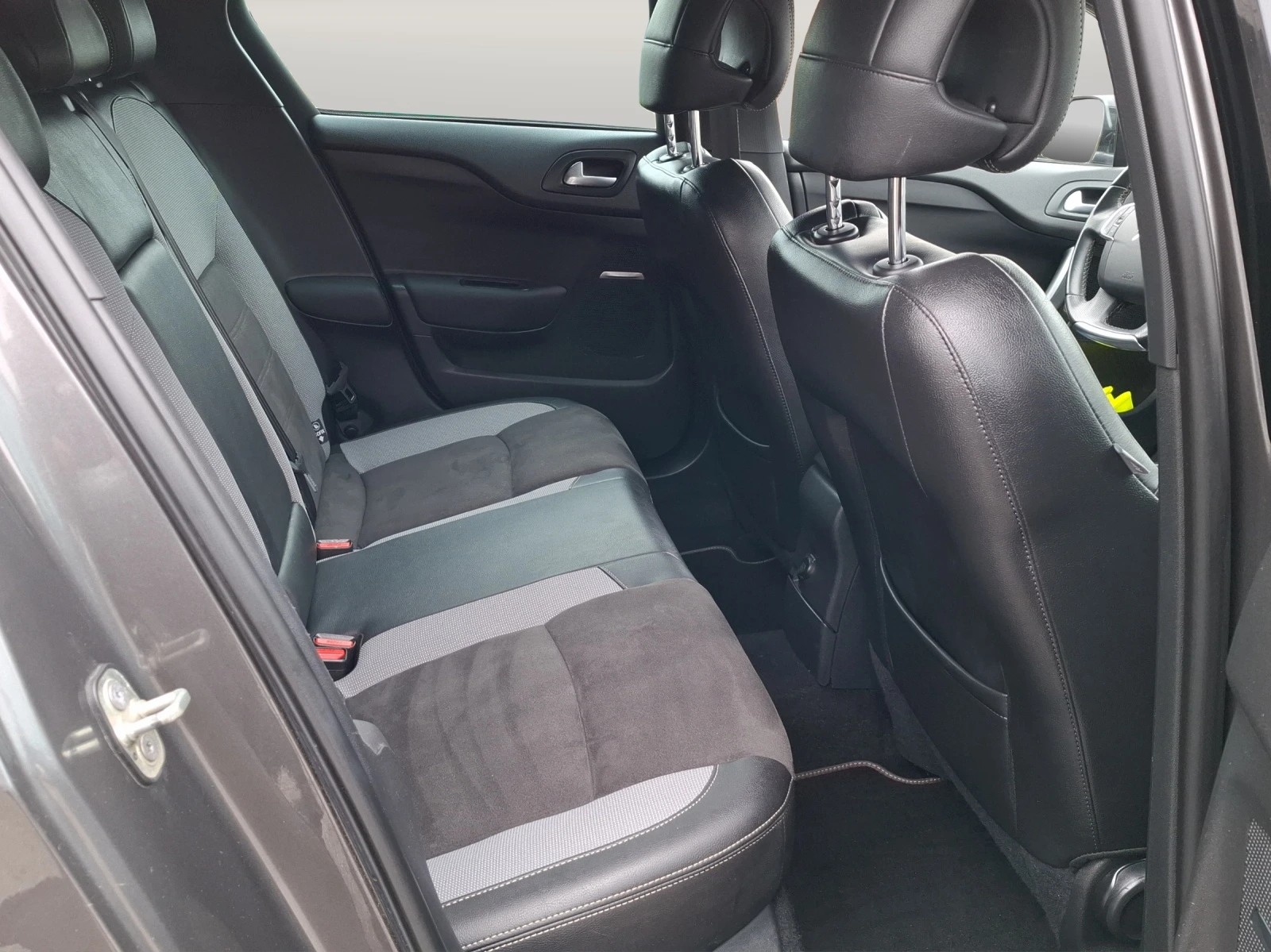 DS AUTOMOBILES DS 4 1.2 Pure Tech Performance Line // Spurwechselassistent - Navi - Tempomat-image-10