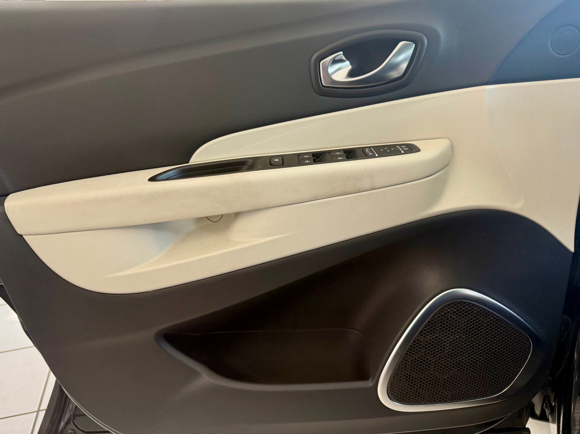 RENAULT Captur 1.2 T 16V Outdoor EDC-image-21