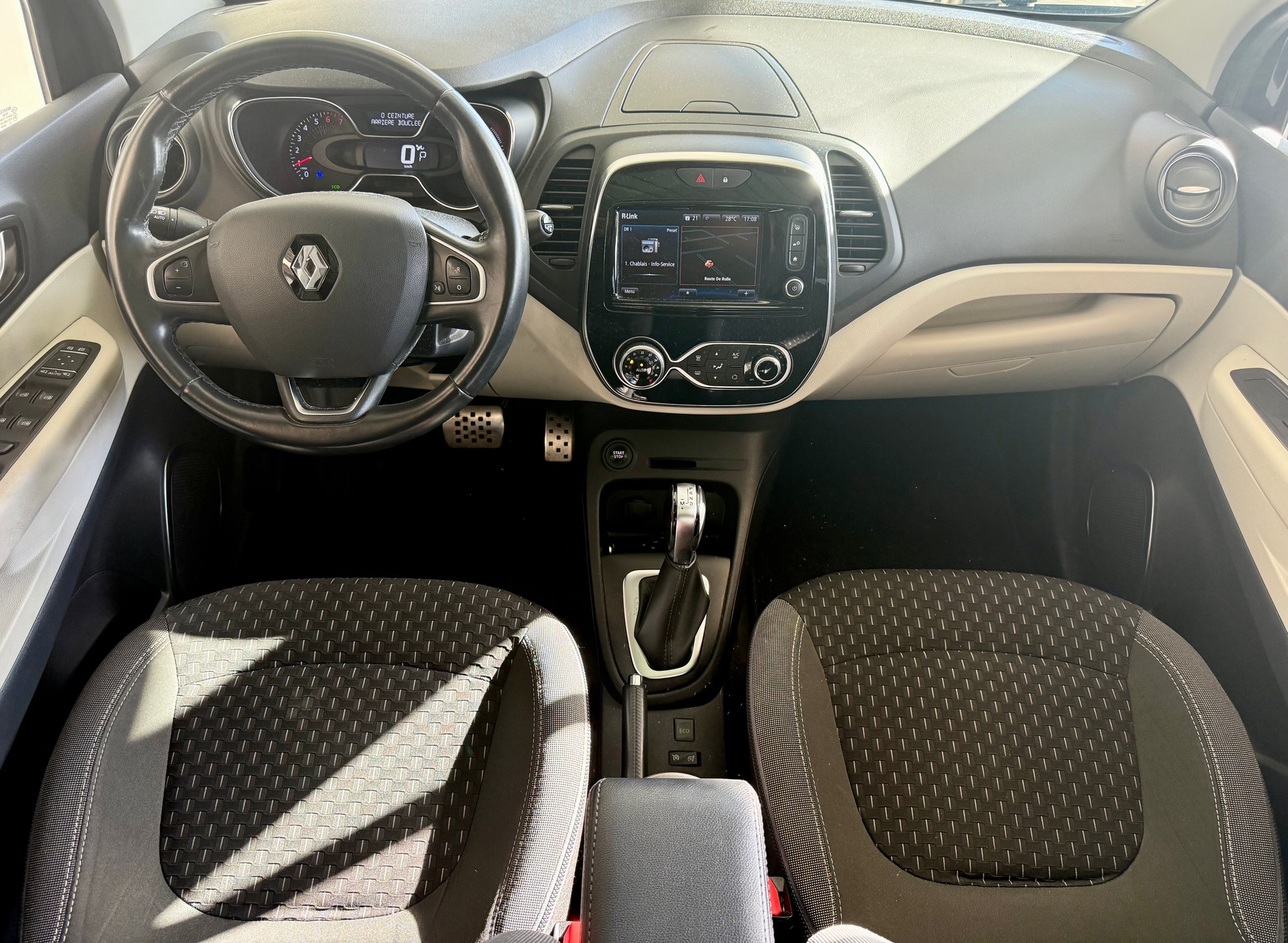 RENAULT Captur 1.2 T 16V Outdoor EDC-image-15