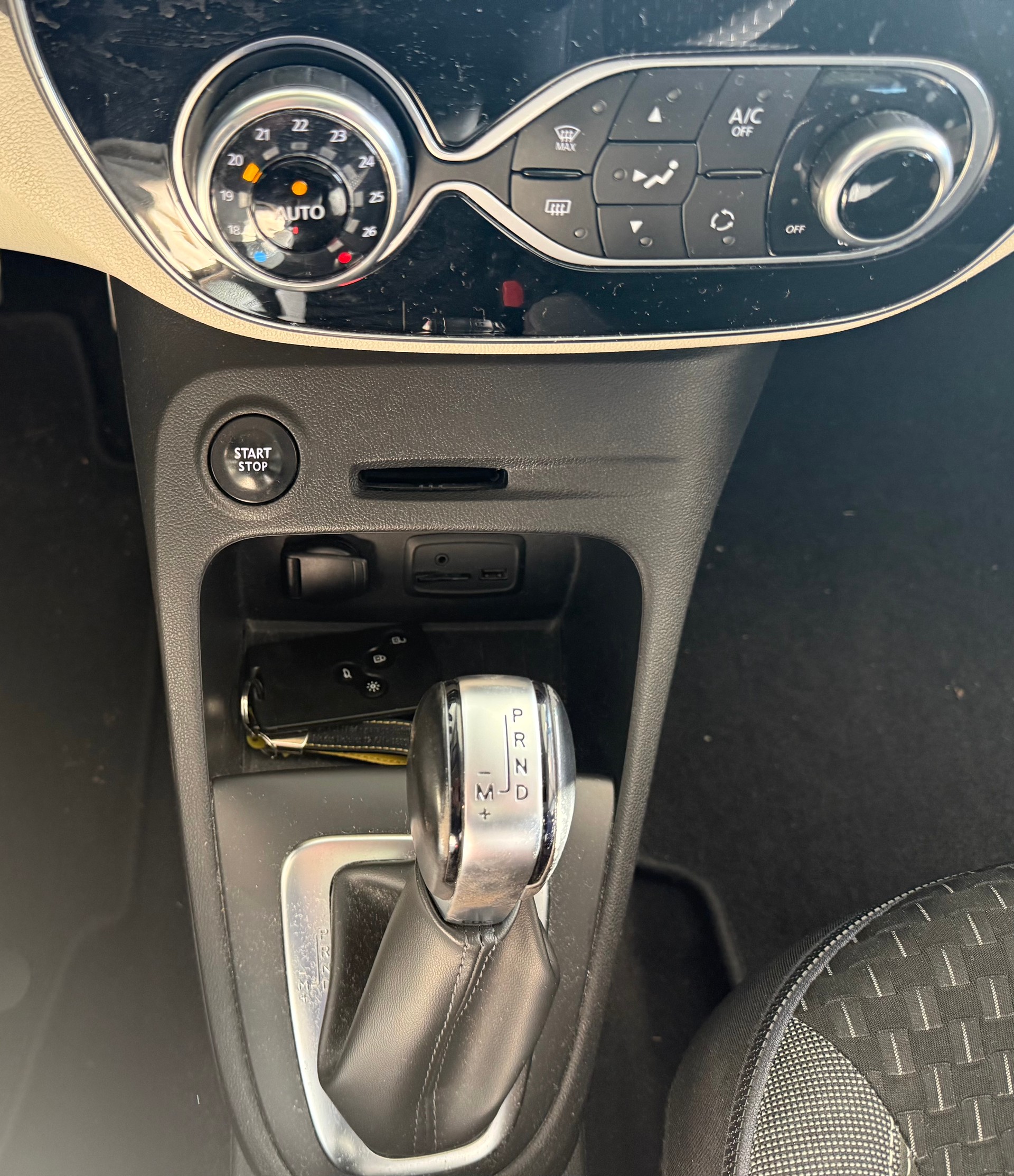 RENAULT Captur 1.2 T 16V Outdoor EDC-image-19
