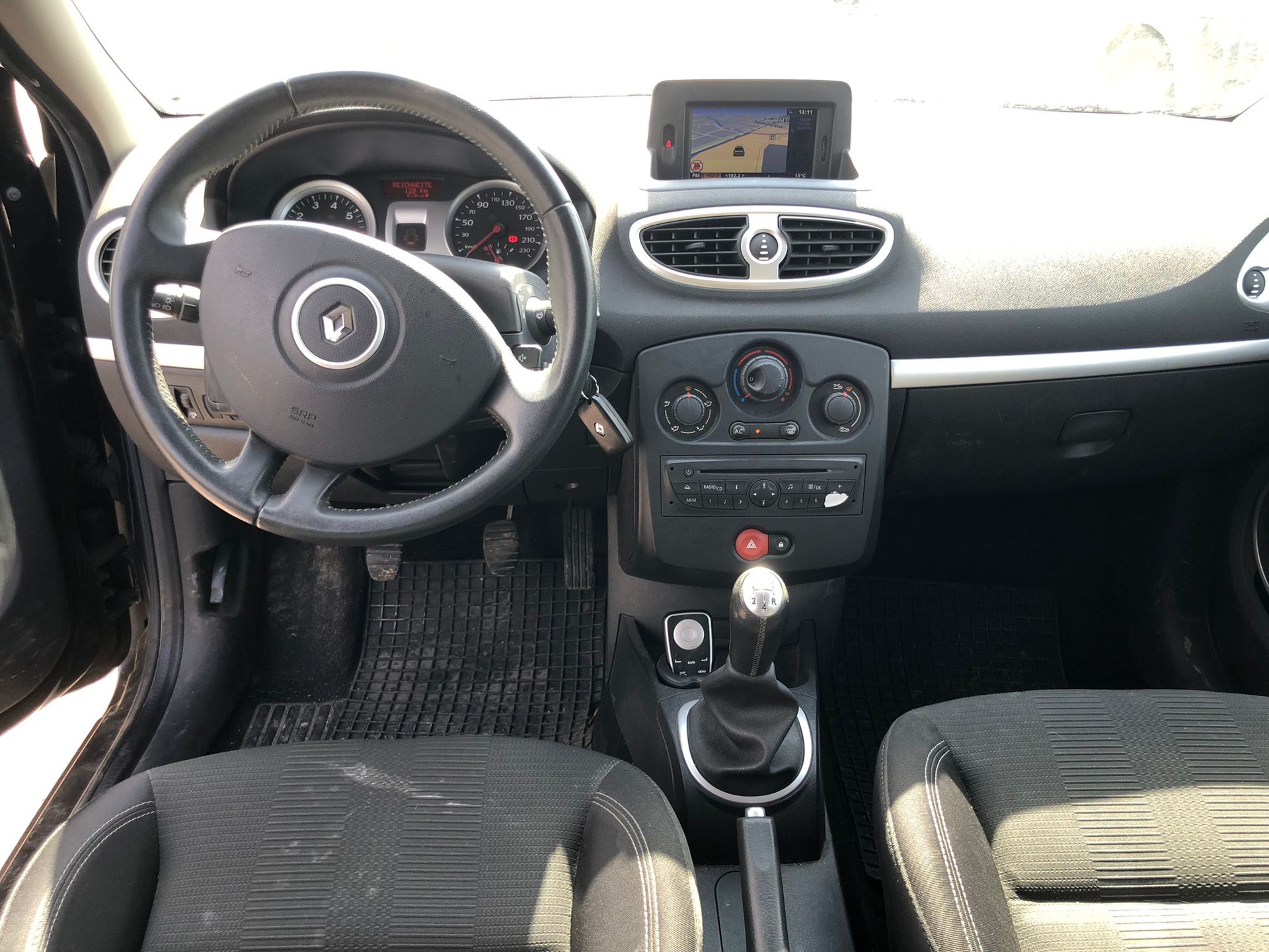 RENAULT Clio 1.2 16V Turbo Dynamique-image-3