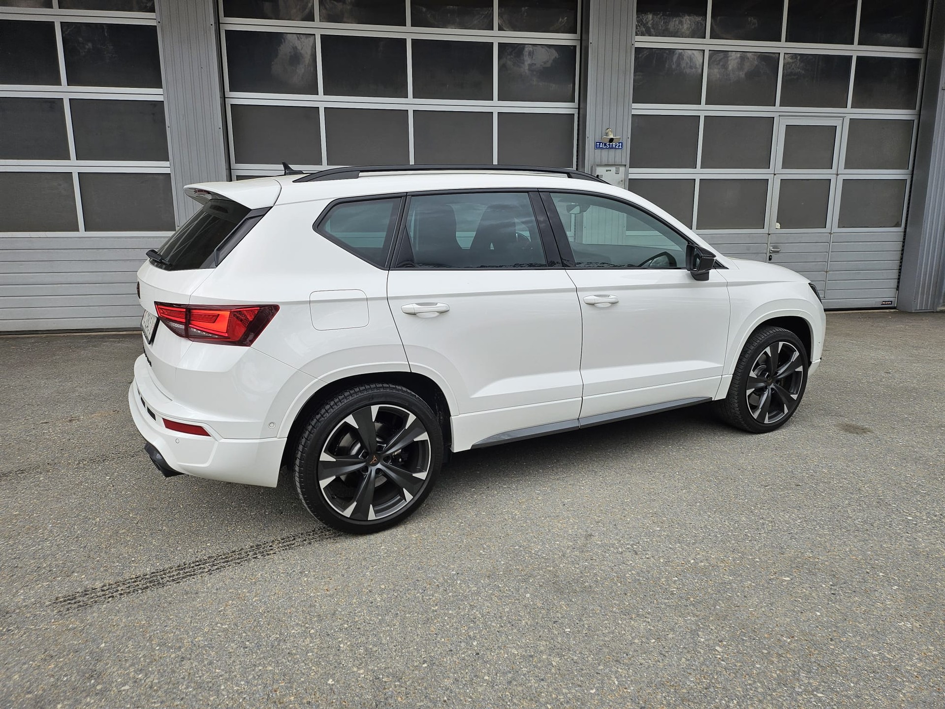 CUPRA 2.0 TSI 4Drive-image-3