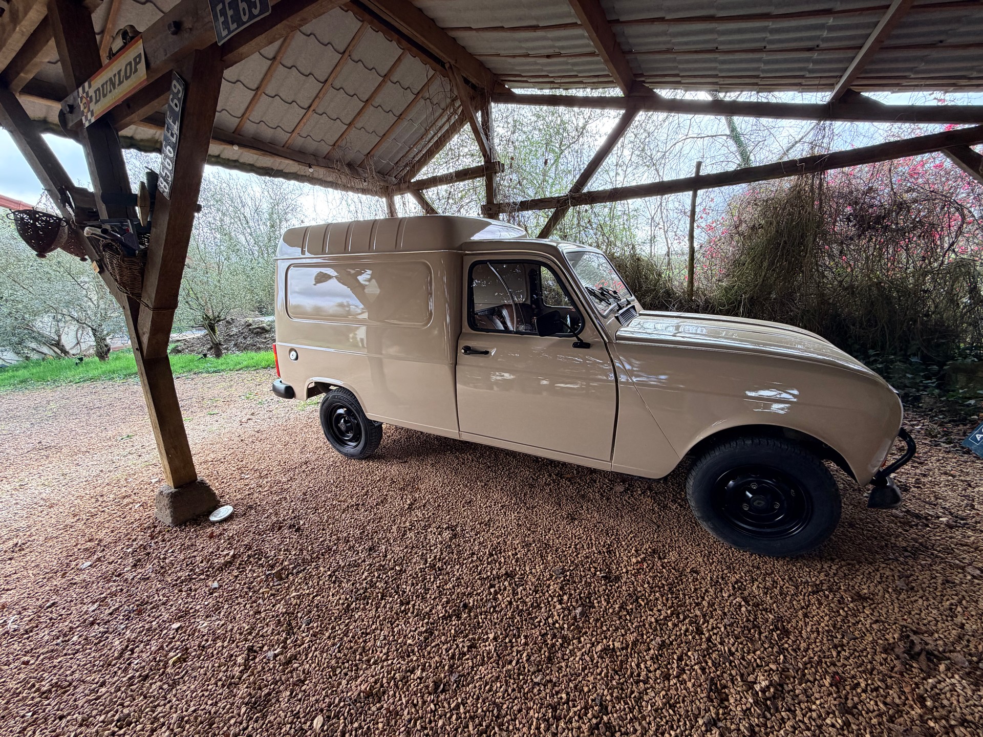RENAULT R4 F6 / Fourgonnette - 72’000 KM en parfait état.-image-0