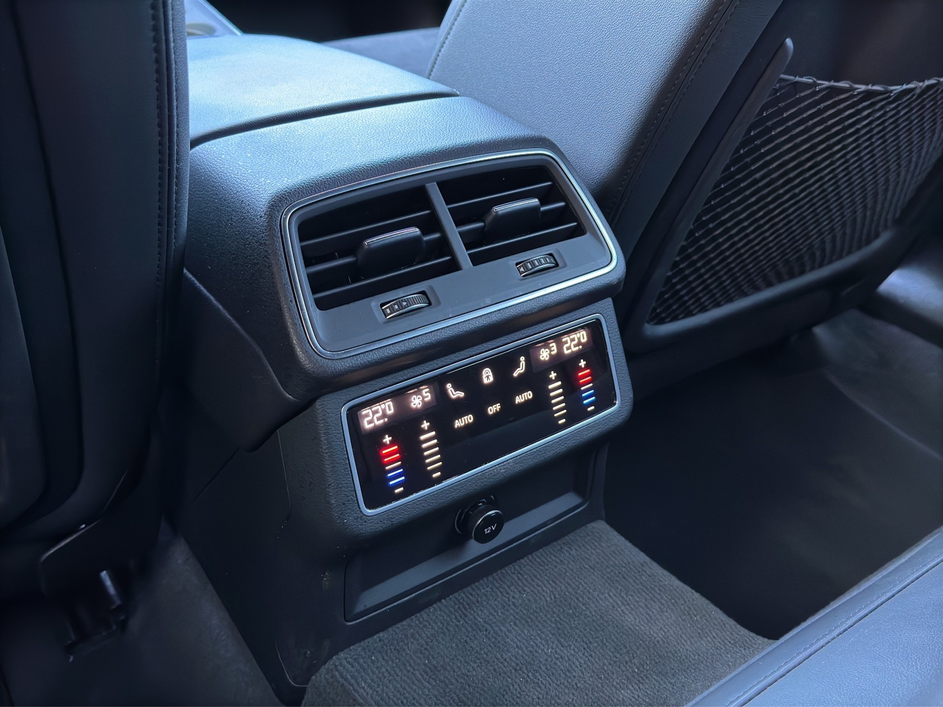 AUDI A6 Avant 45 TFSI S line quattro Schwarz Optik-image-13