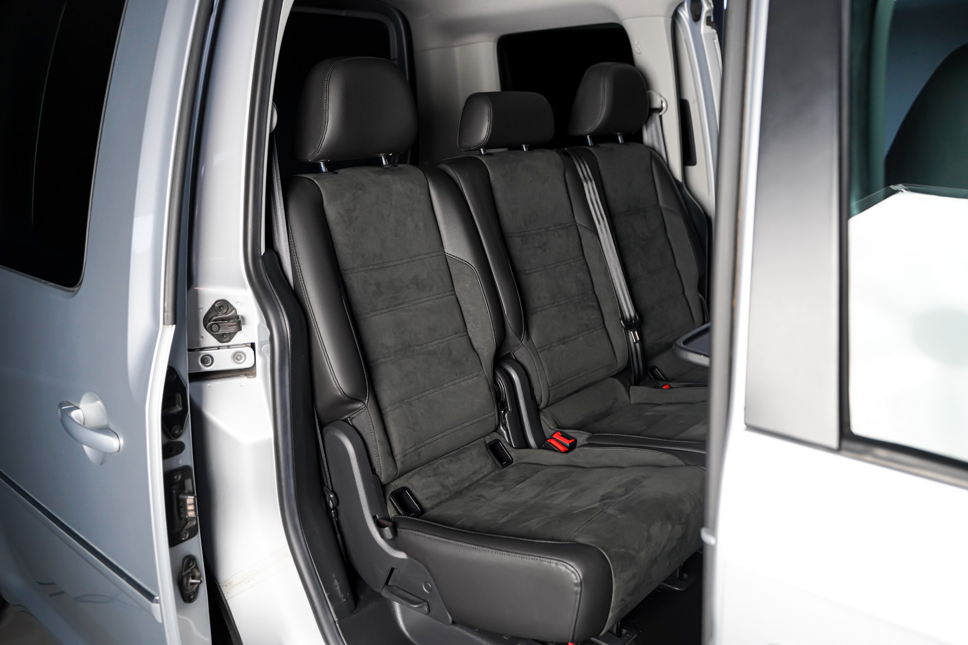 VW Caddy 2.0 TDI Highline-image-14