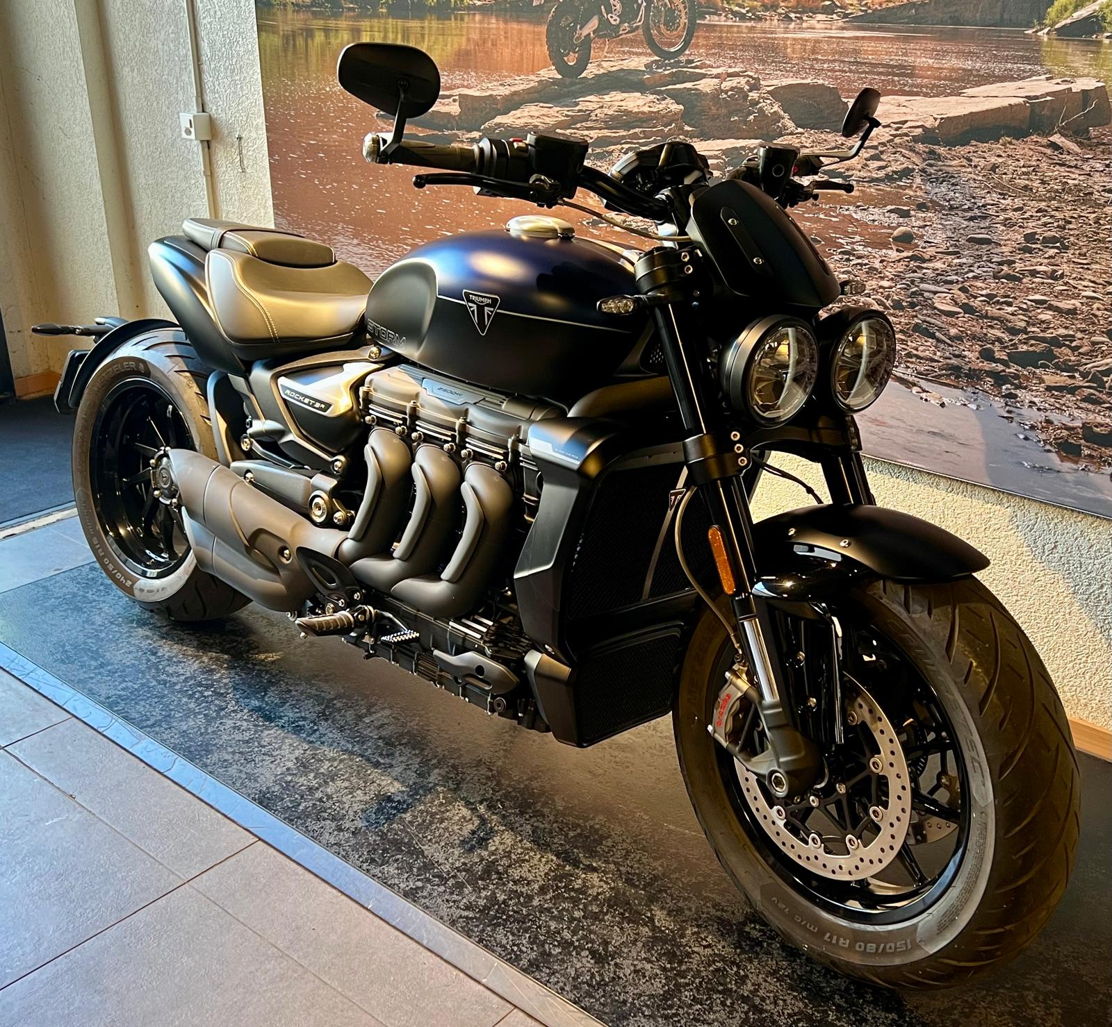 TRIUMPH Rocket 3 R Storm-showroom-element-1