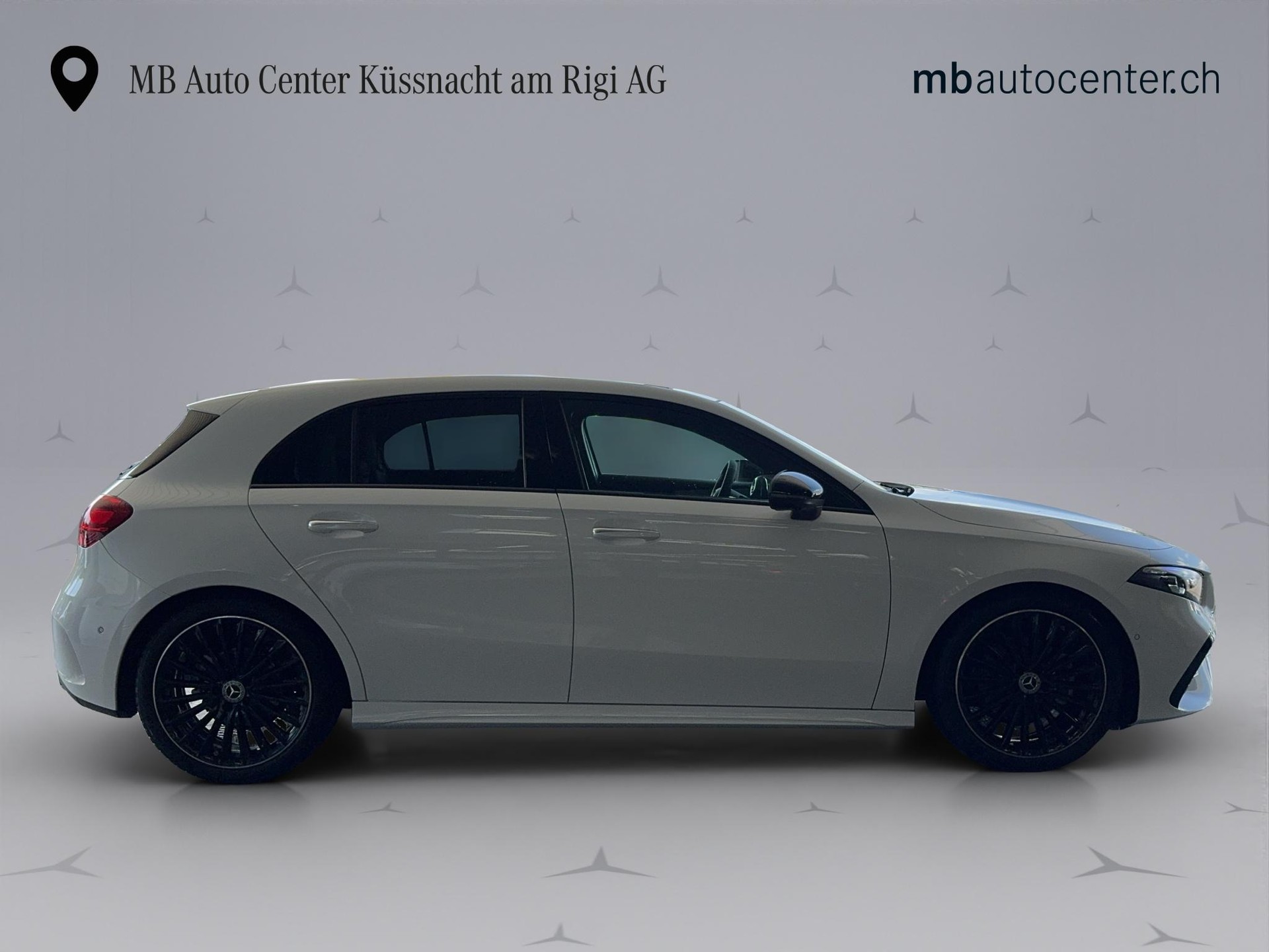MERCEDES-BENZ A 250 AMG Line 4m Limousine-image-6