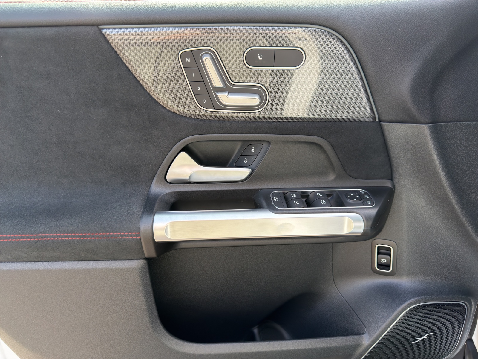 MERCEDES-BENZ GLB 220 4Matic 8G-Tronic-image-12