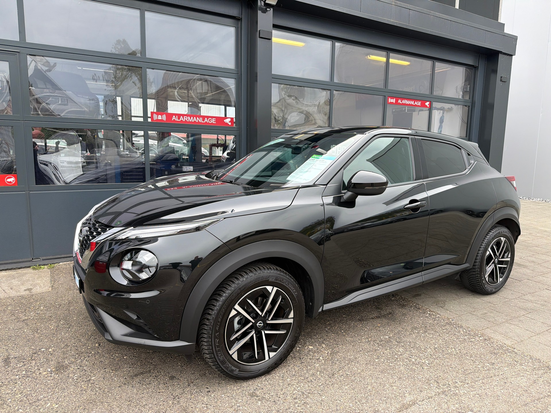 NISSAN Juke 1.0 DIG-T N-Connecta DCT-image-1