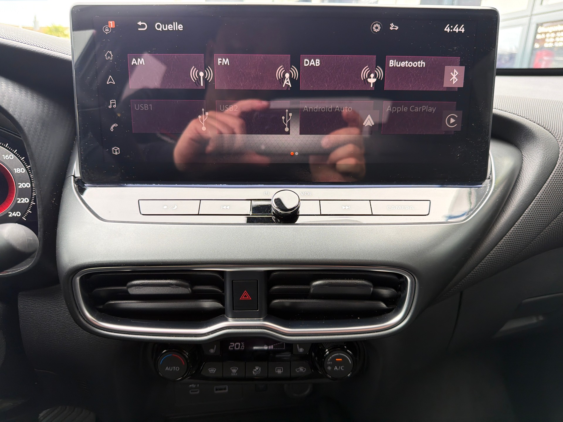 NISSAN Juke 1.0 DIG-T N-Connecta DCT-image-12