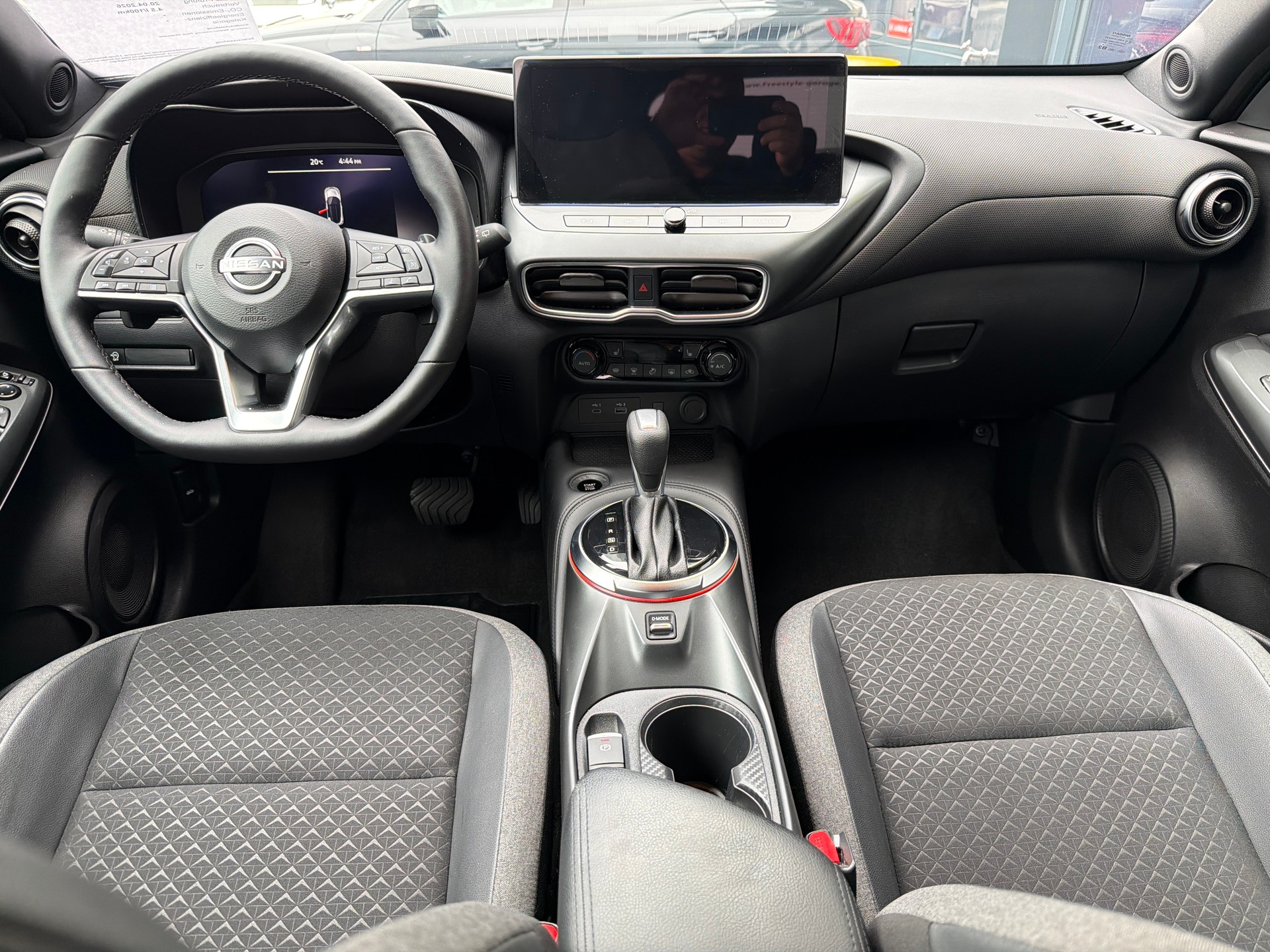 NISSAN Juke 1.0 DIG-T N-Connecta DCT-image-9