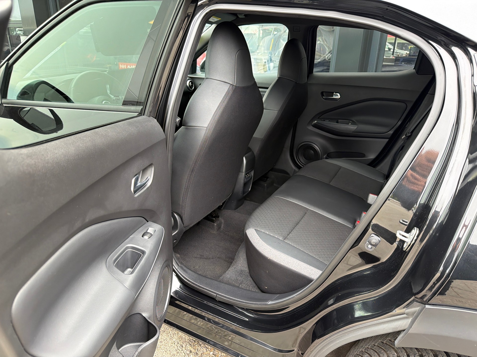 NISSAN Juke 1.0 DIG-T N-Connecta DCT-image-6
