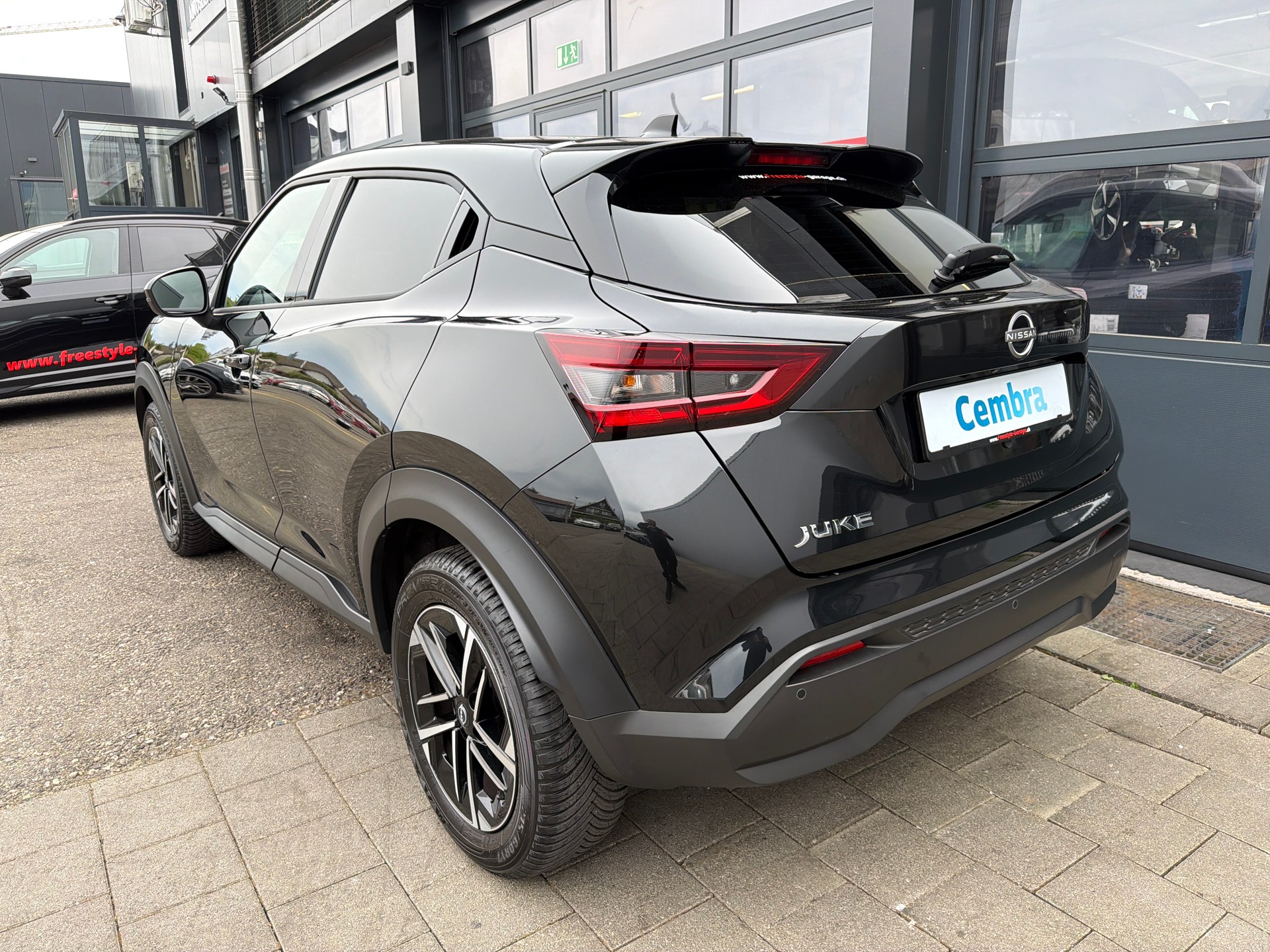 NISSAN Juke 1.0 DIG-T N-Connecta DCT-image-3