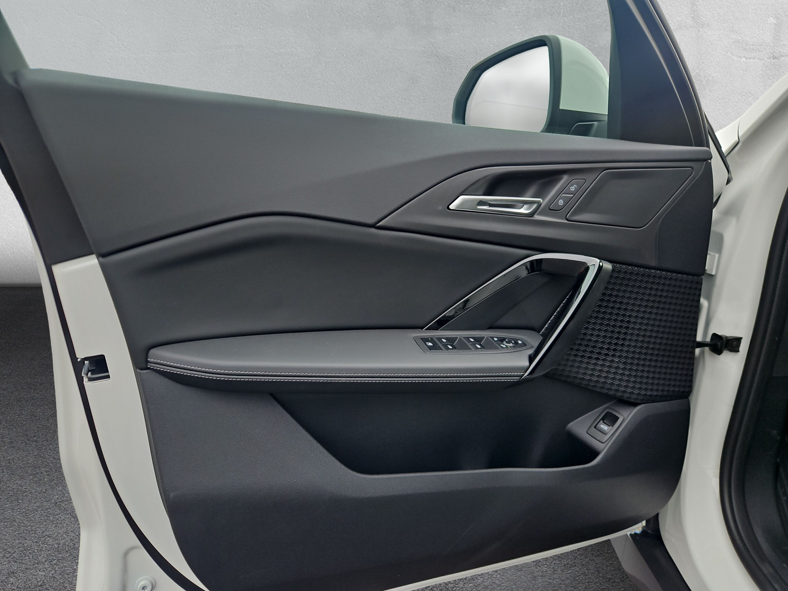 BMW X1 sDrive 18i-image-17
