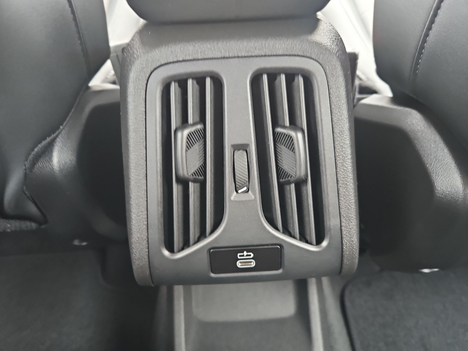 BMW X1 sDrive 18i-image-13