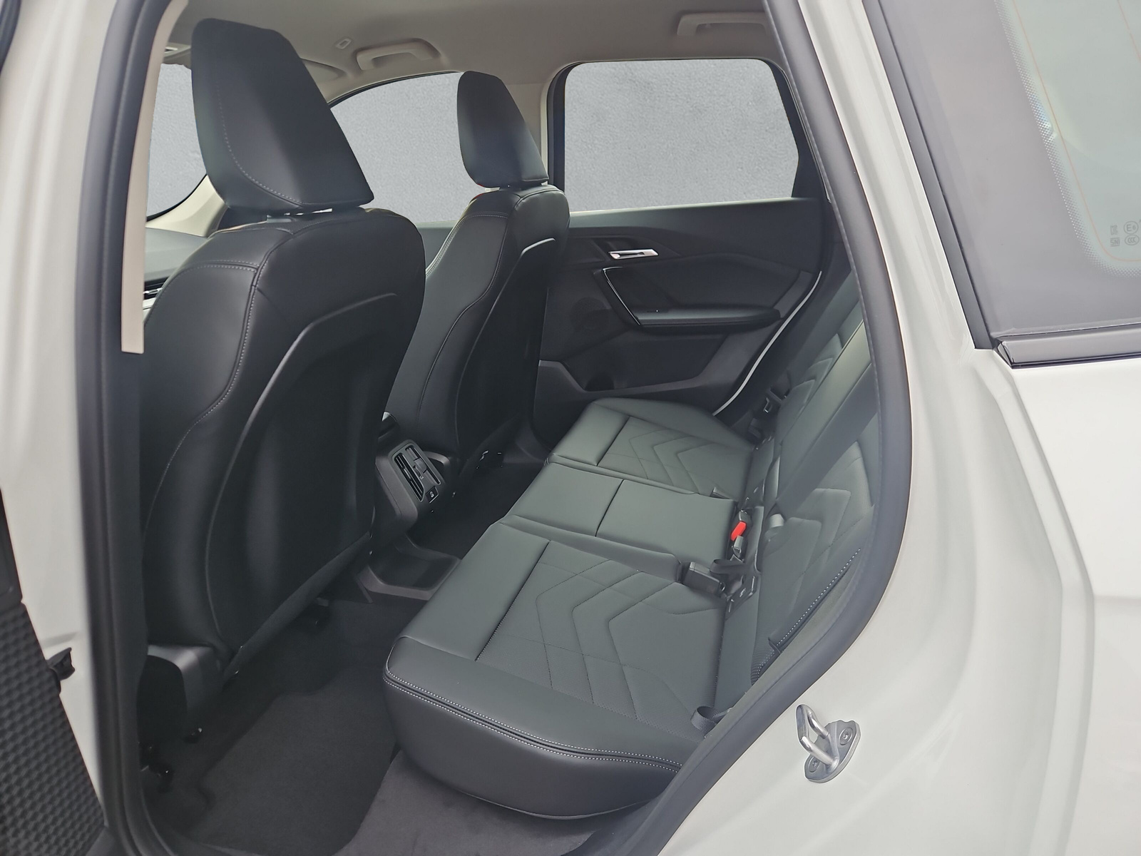 BMW X1 sDrive 18i-image-12