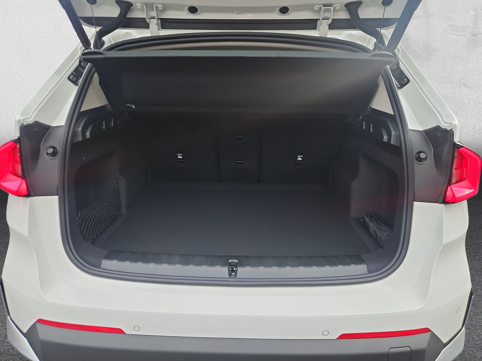 BMW X1 sDrive 18i-image-8