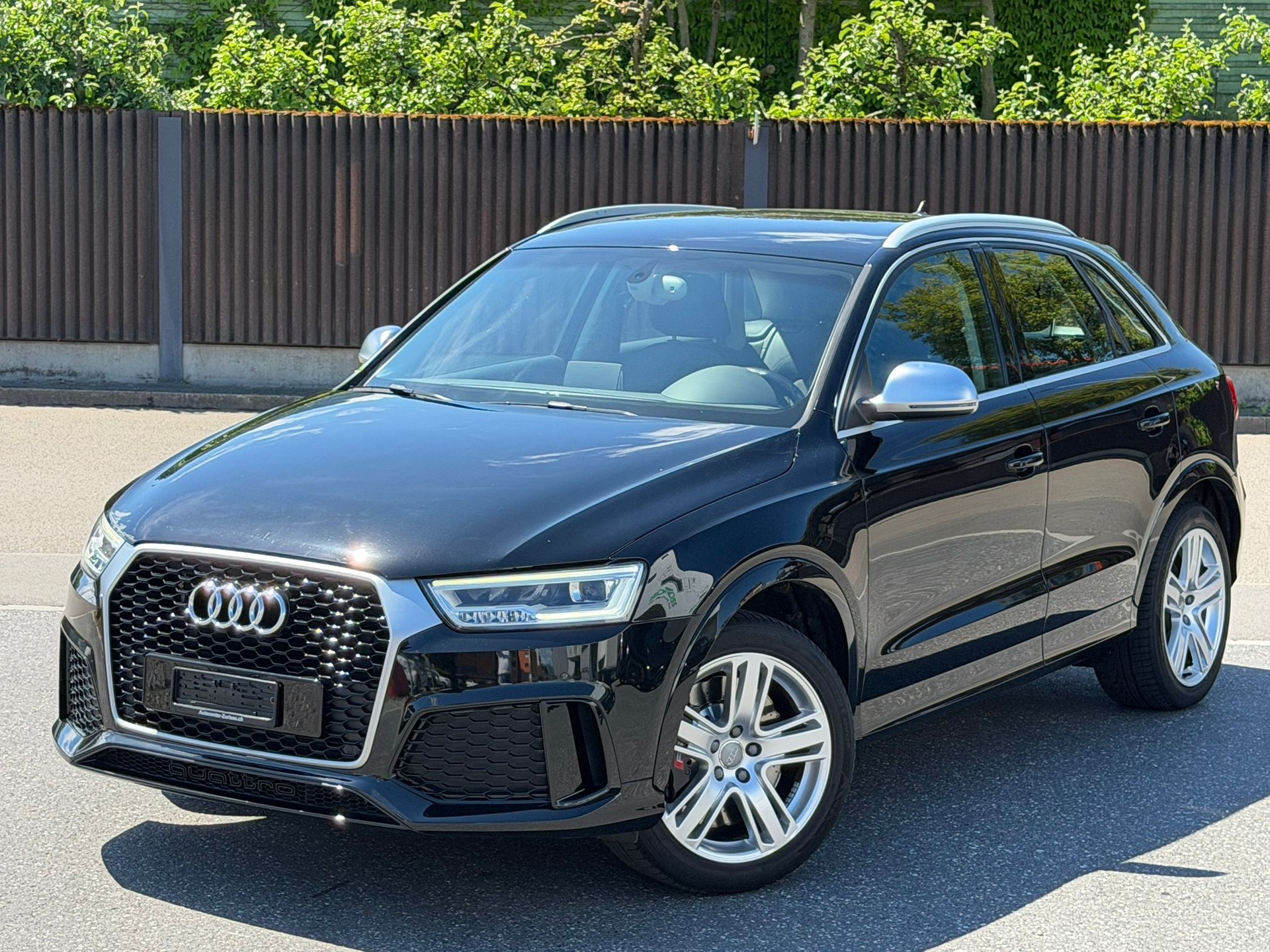 AUDI RS Q3 2.5 TFSI quattro S-tronic Black&Silber Edition-image-1