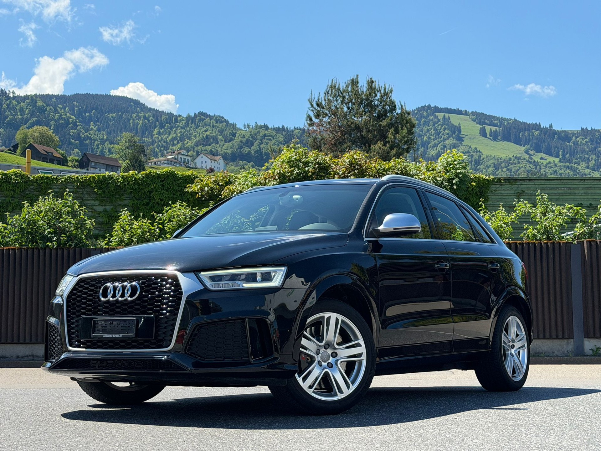 AUDI RS Q3 2.5 TFSI quattro S-tronic Black&Silber Edition