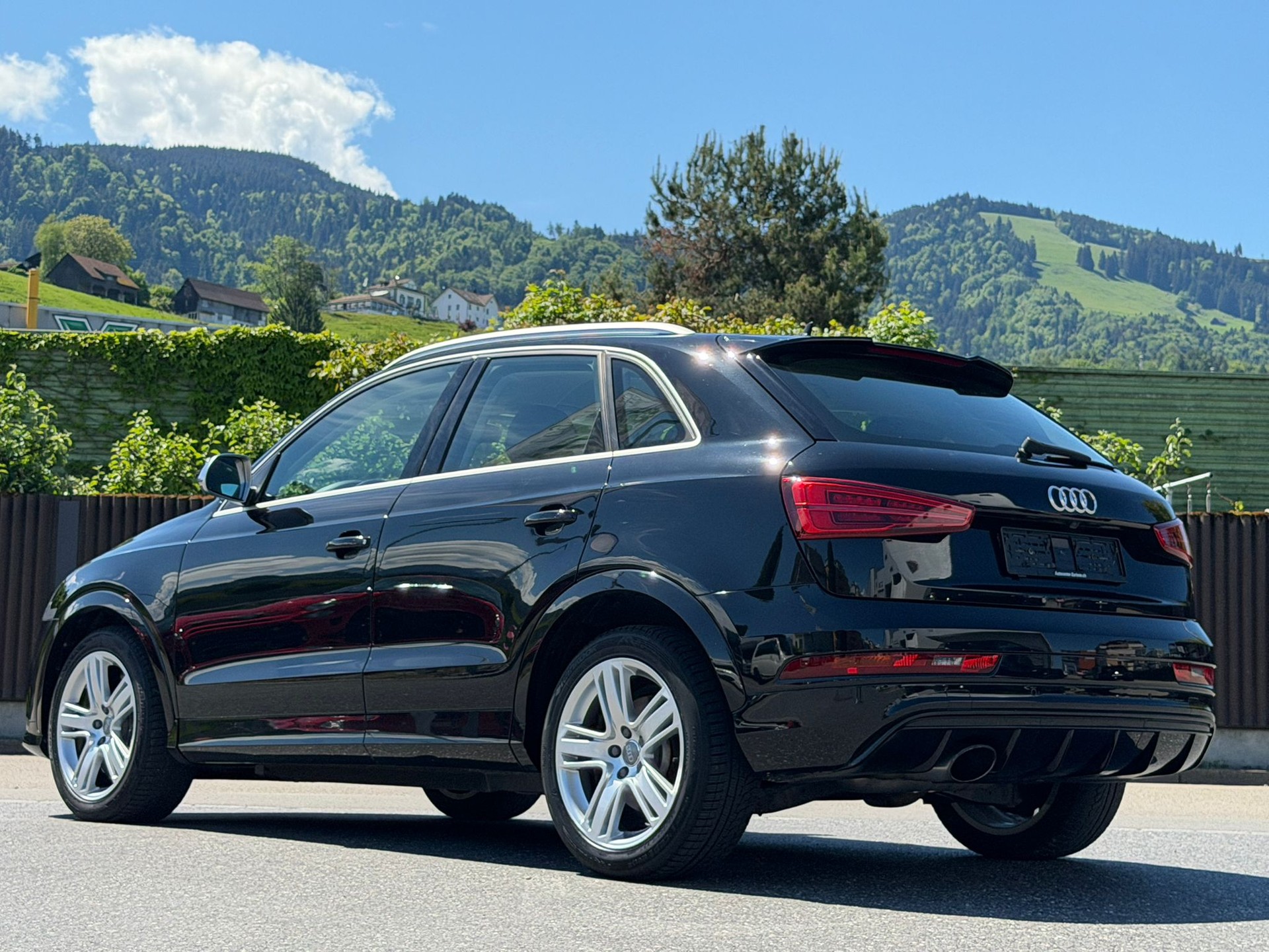 AUDI RS Q3 2.5 TFSI quattro S-tronic Black&Silber Edition-image-6