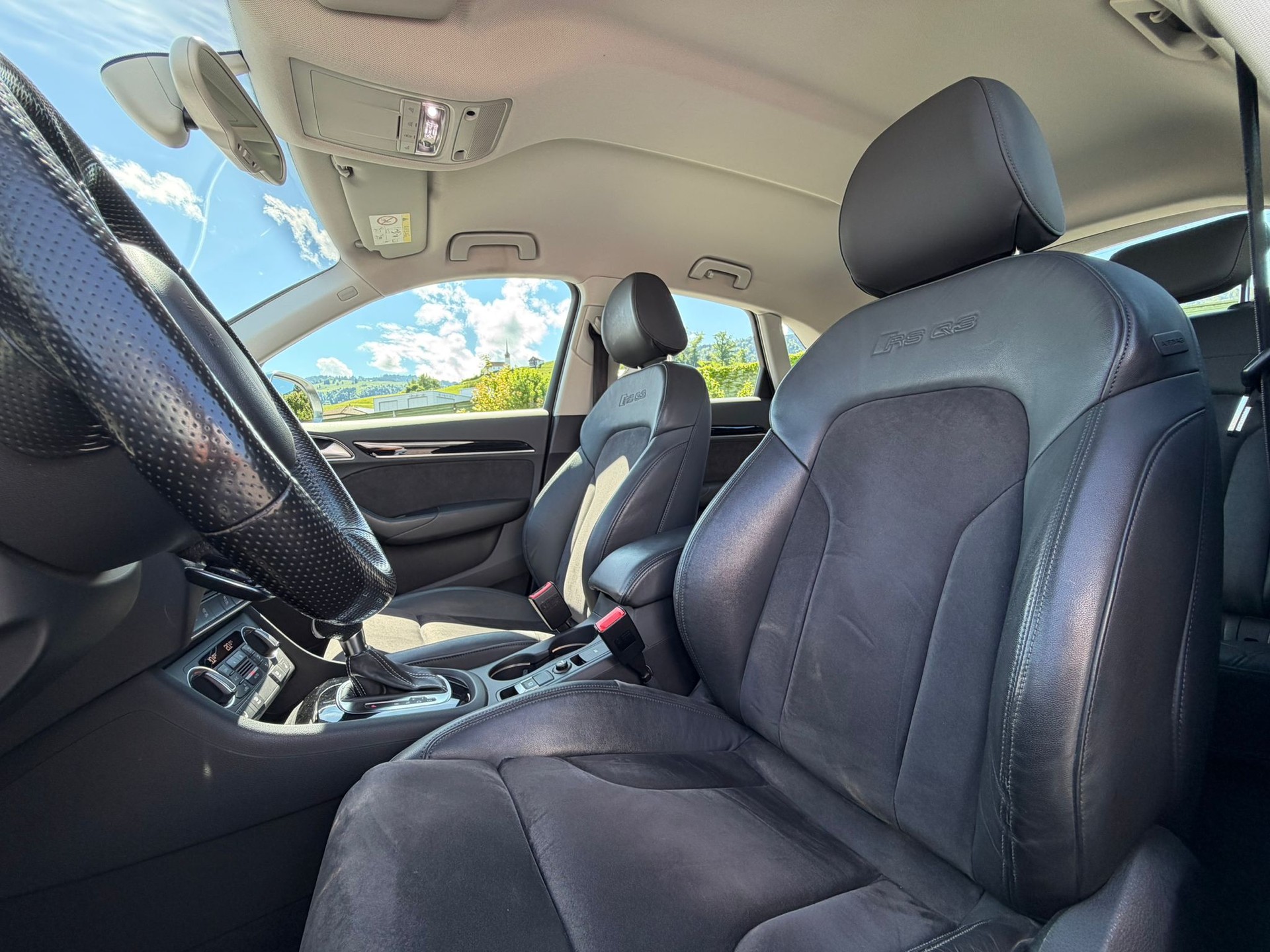 AUDI RS Q3 2.5 TFSI quattro S-tronic Black&Silber Edition-image-7