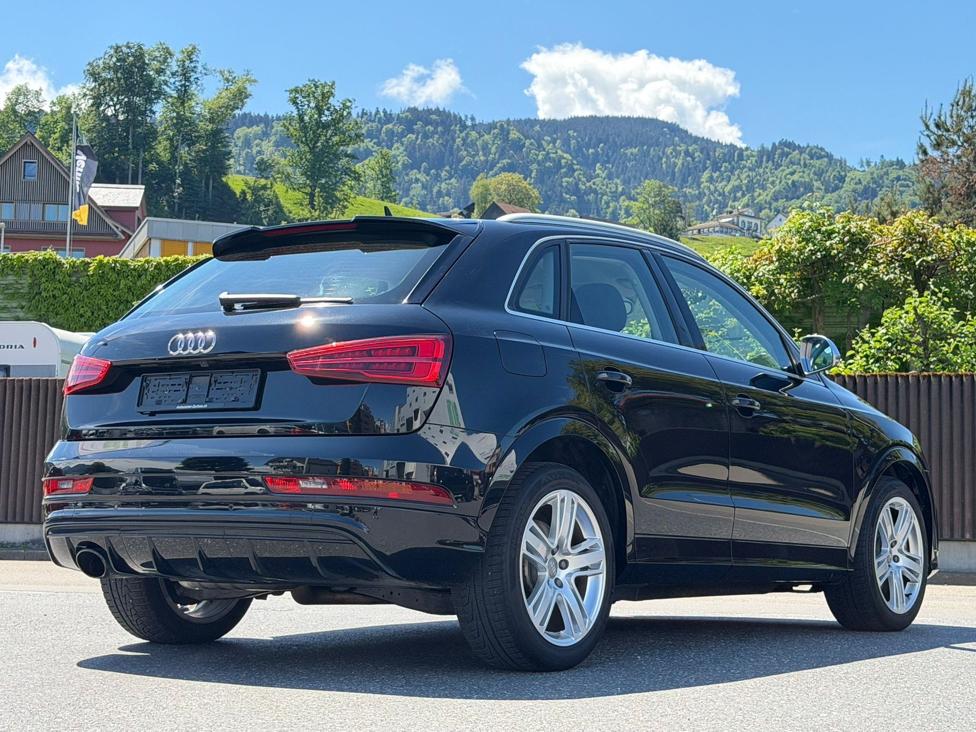 AUDI RS Q3 2.5 TFSI quattro S-tronic Black&Silber Edition-image-5