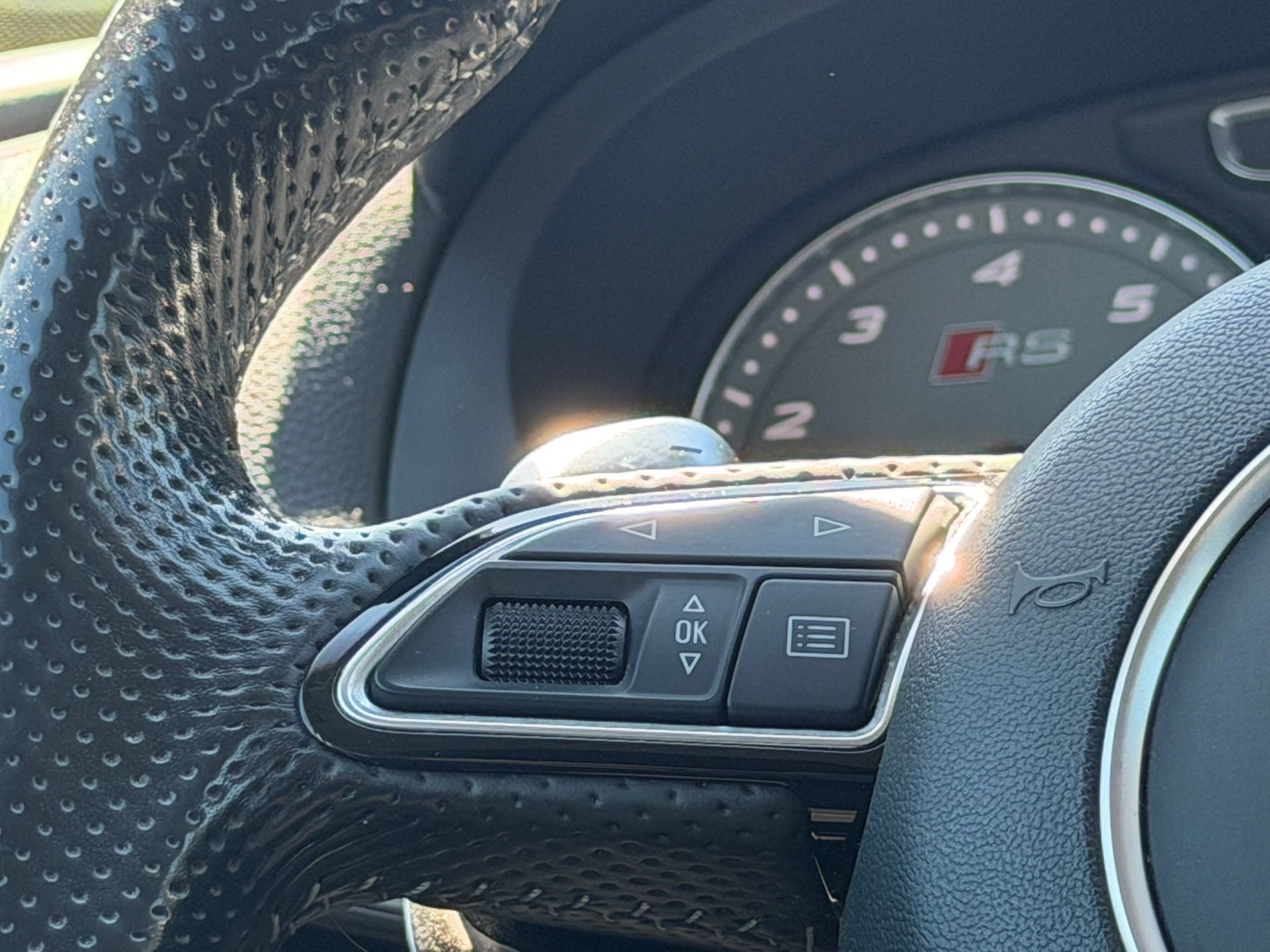 AUDI RS Q3 2.5 TFSI quattro S-tronic Black&Silber Edition-image-10