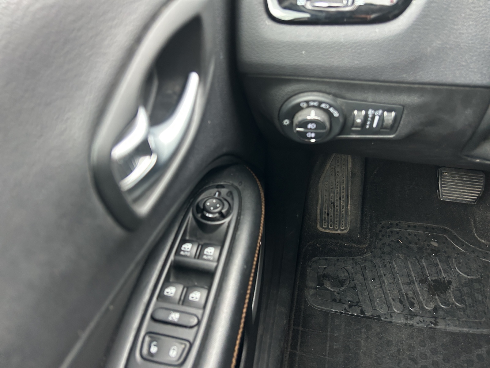 JEEP Compass 2.0CRD Opening Edition AWD 9ATX-image-17