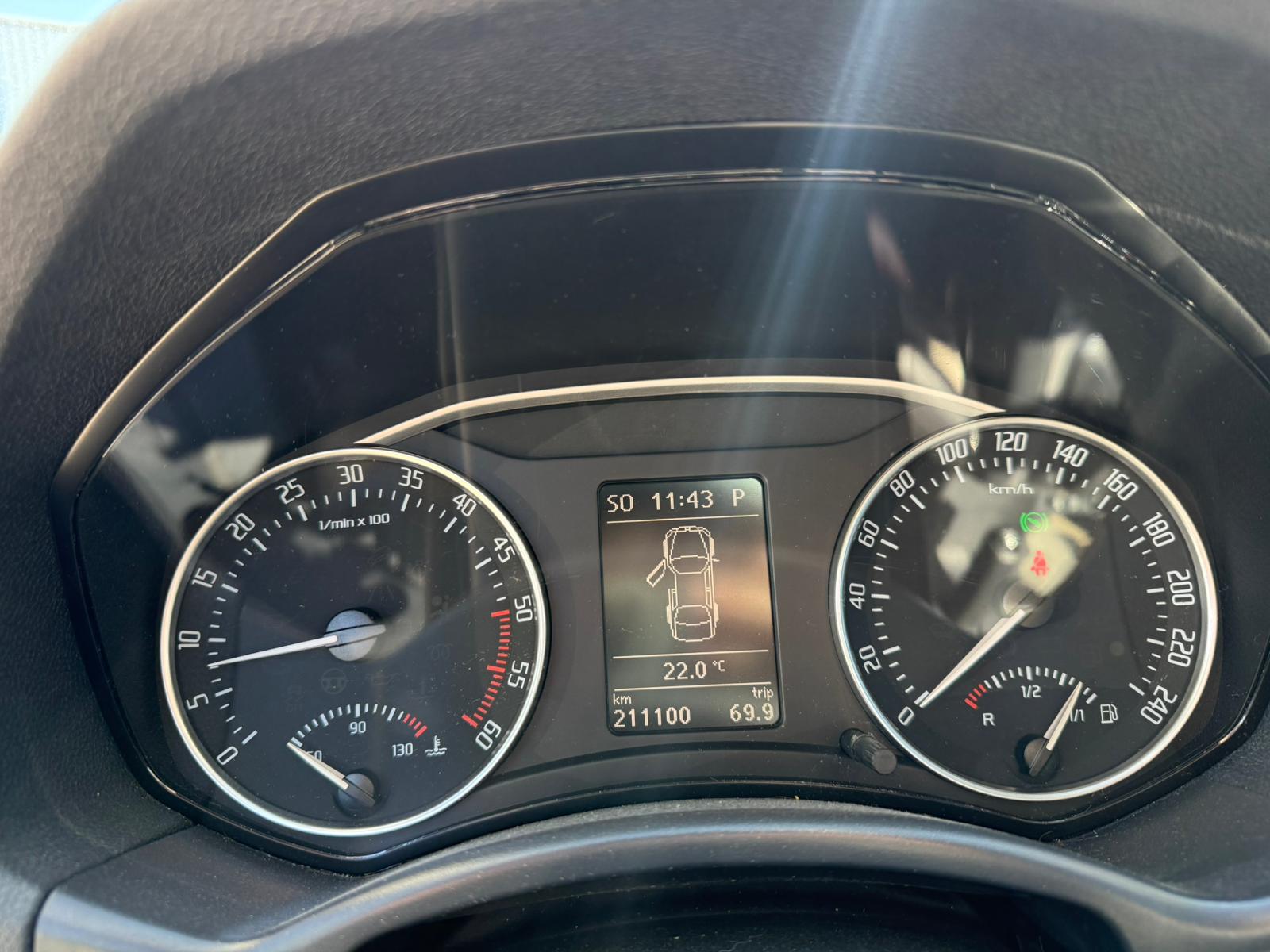SKODA Octavia 2.0 TDI Ambiente DSG-image-7