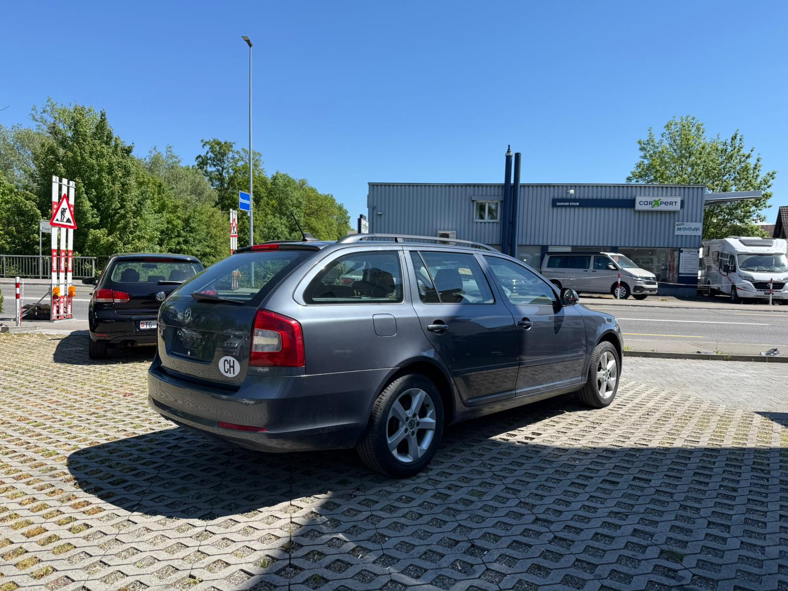 SKODA Octavia 2.0 TDI Ambiente DSG-image-2