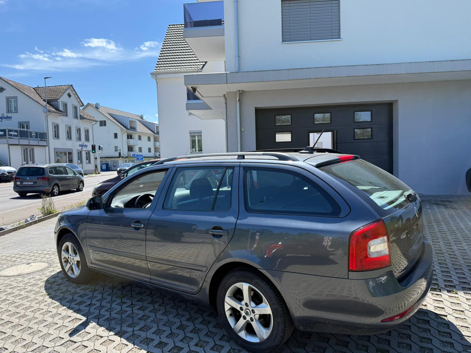 SKODA Octavia 2.0 TDI Ambiente DSG-image-5
