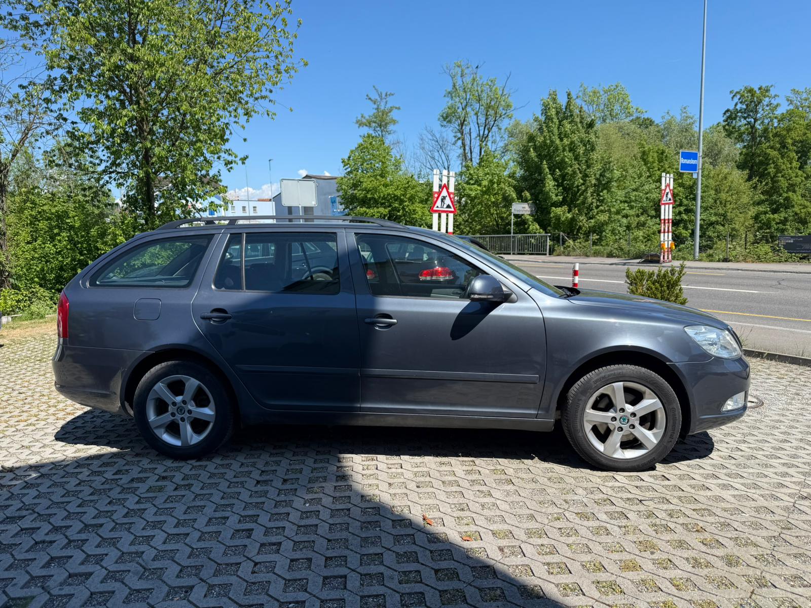SKODA Octavia 2.0 TDI Ambiente DSG-image-1
