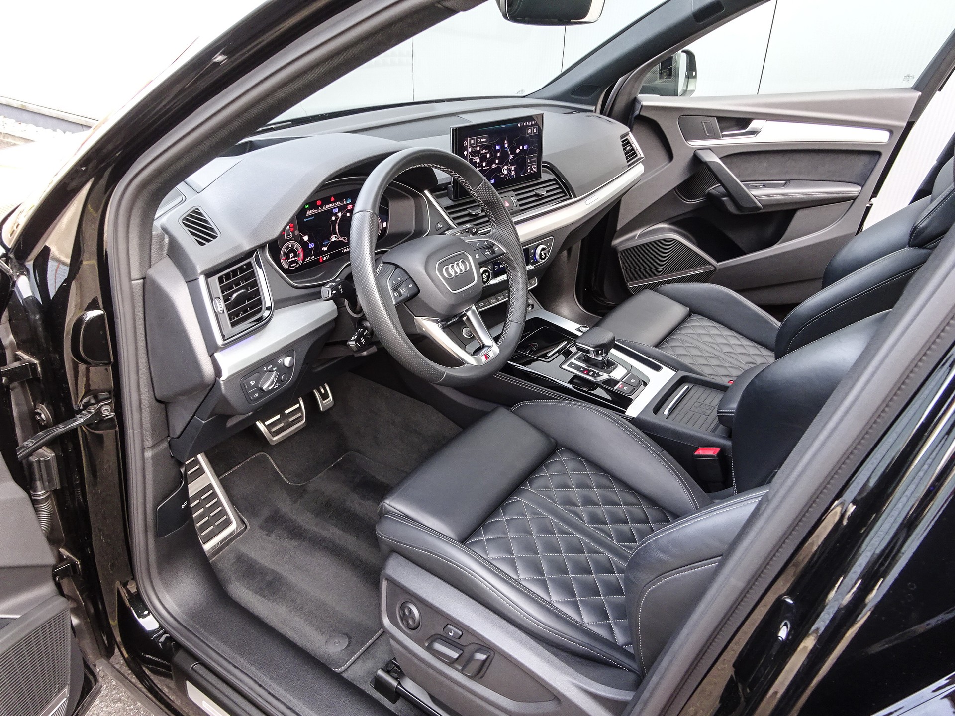 AUDI Q5 Sportback 40 TDI Black Edition quattro S-tronic // CH-Fahrzeug // Werksgarantie // COMPETITION....-image-8