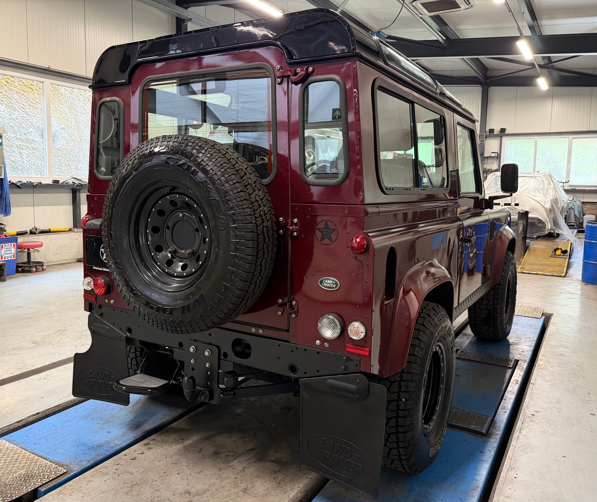 LAND ROVER Defender 90 2.2 TD4 Station Wagon-image-4