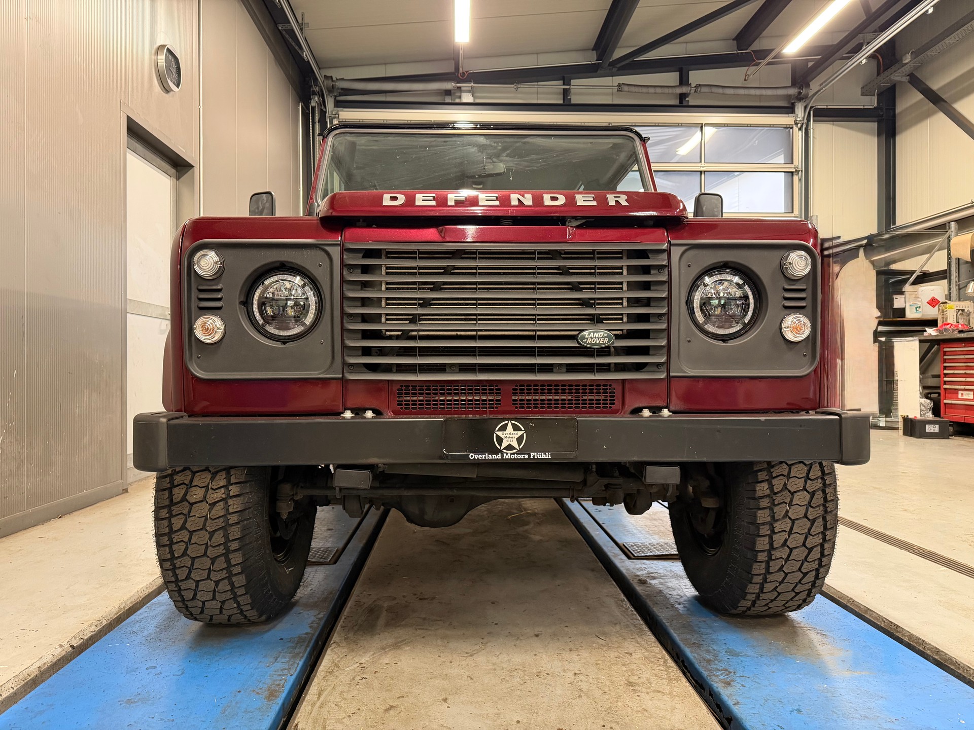 LAND ROVER Defender 90 2.2 TD4 Station Wagon-image-6