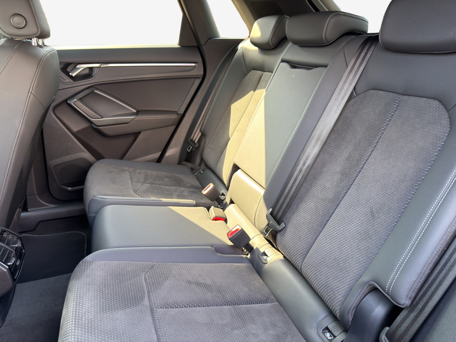 AUDI Q3 35 TFSI S line Attraction S-tronic-image-11