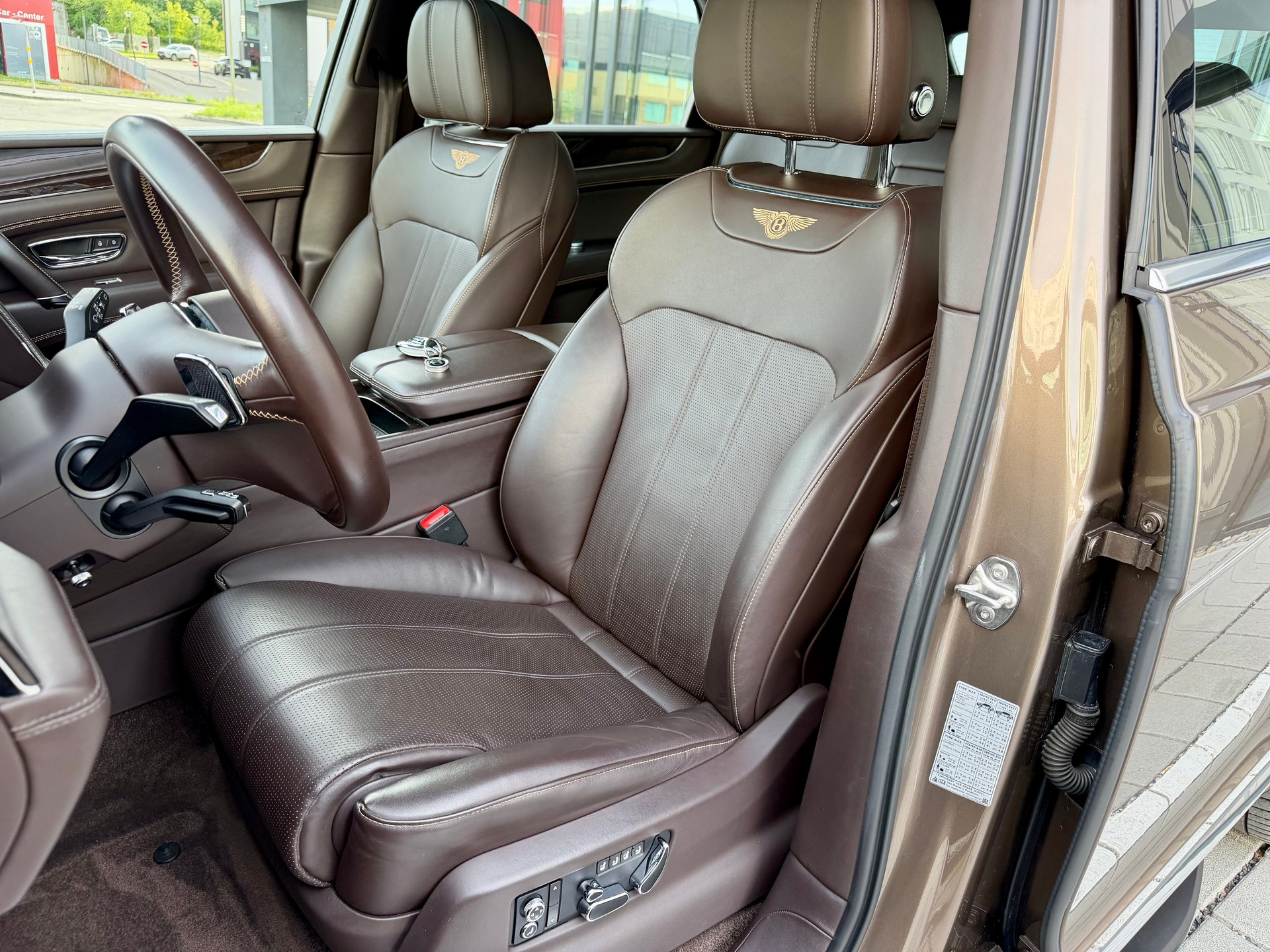 BENTLEY Bentayga V8 Speed-image-10